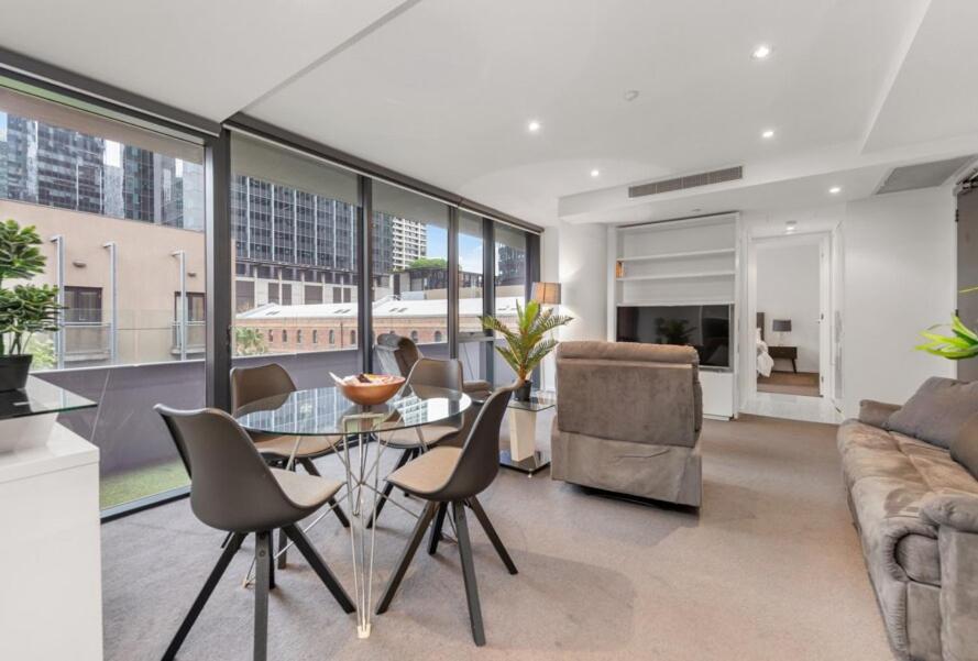 Spacious Riverside Living * Melbourne