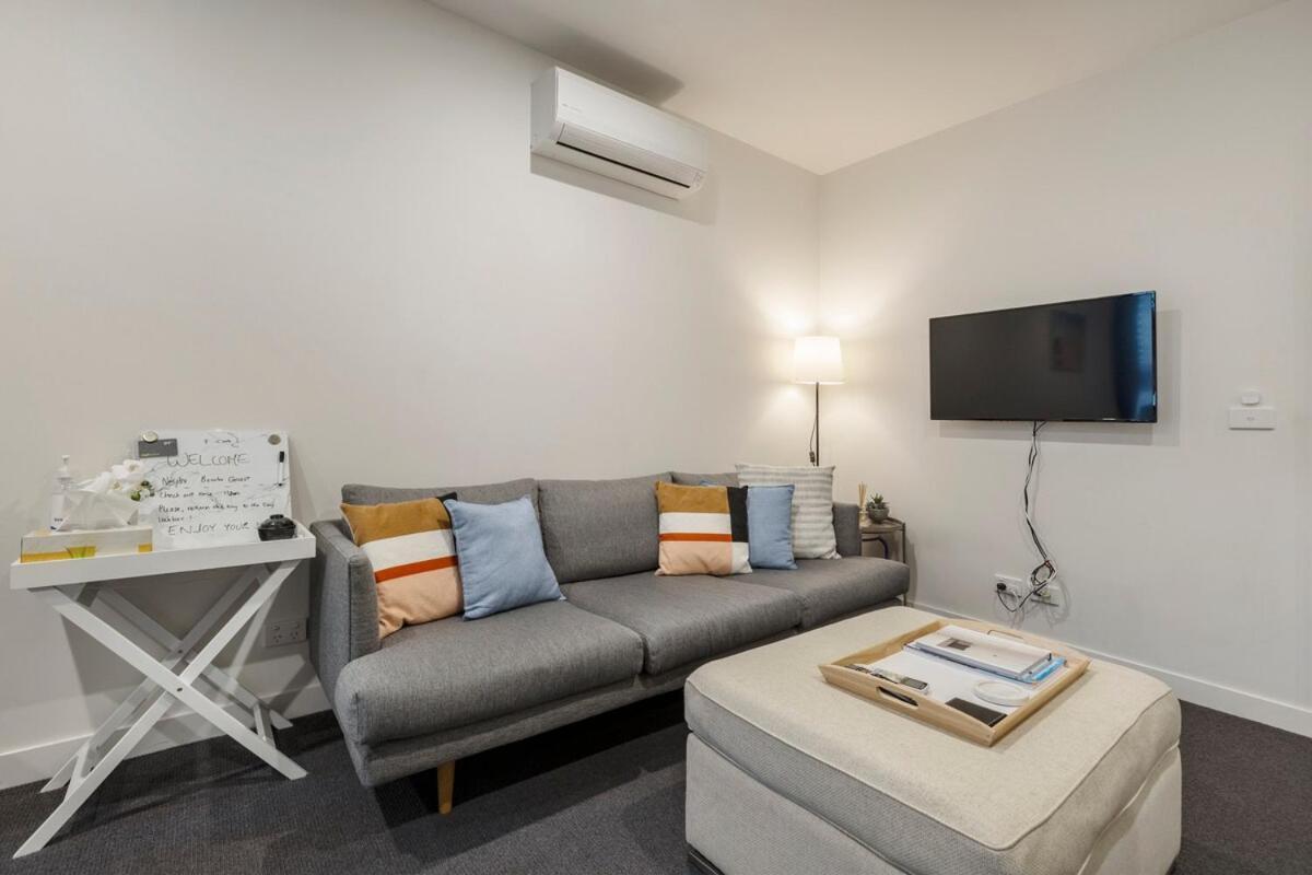 Prime Hub On Bourke W Views! Near Chinatown!