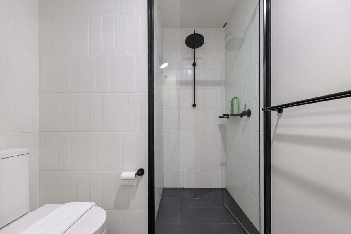 Prime Hub On Bourke W Views! Near Chinatown! *