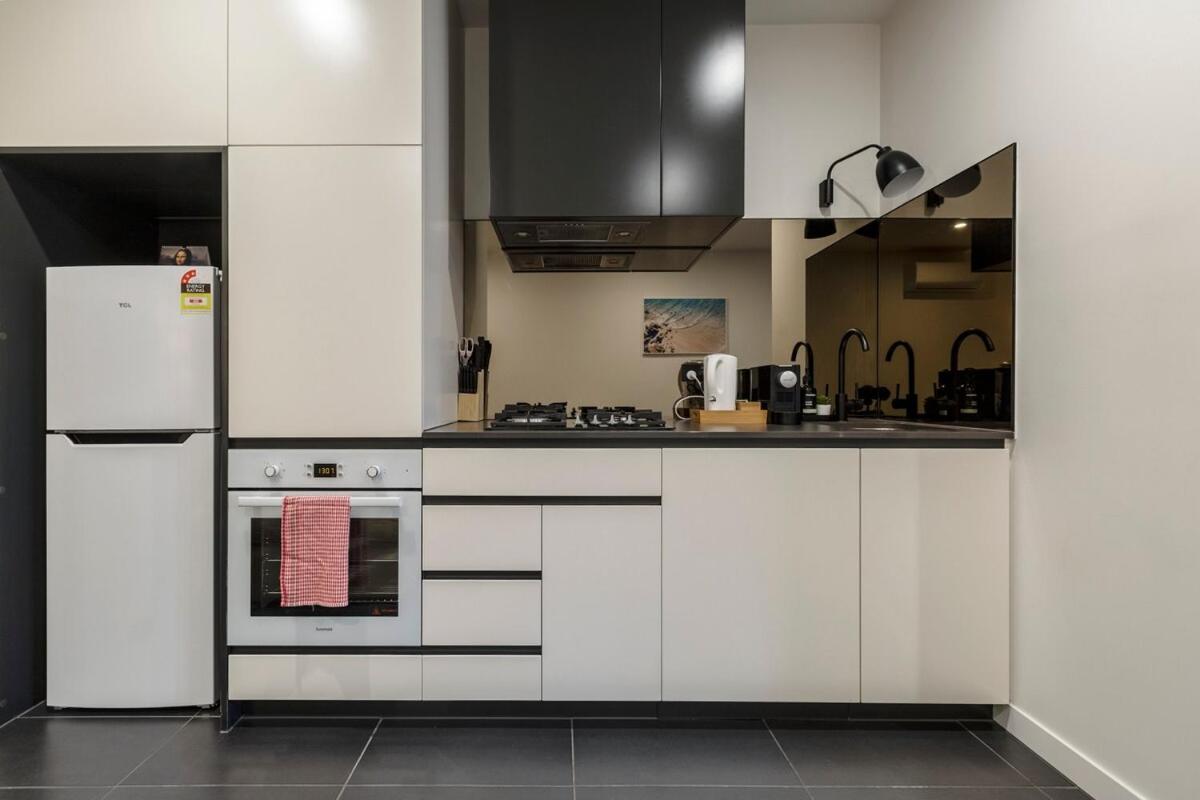 Prime Hub On Bourke W Views! Near Chinatown! Apartment
