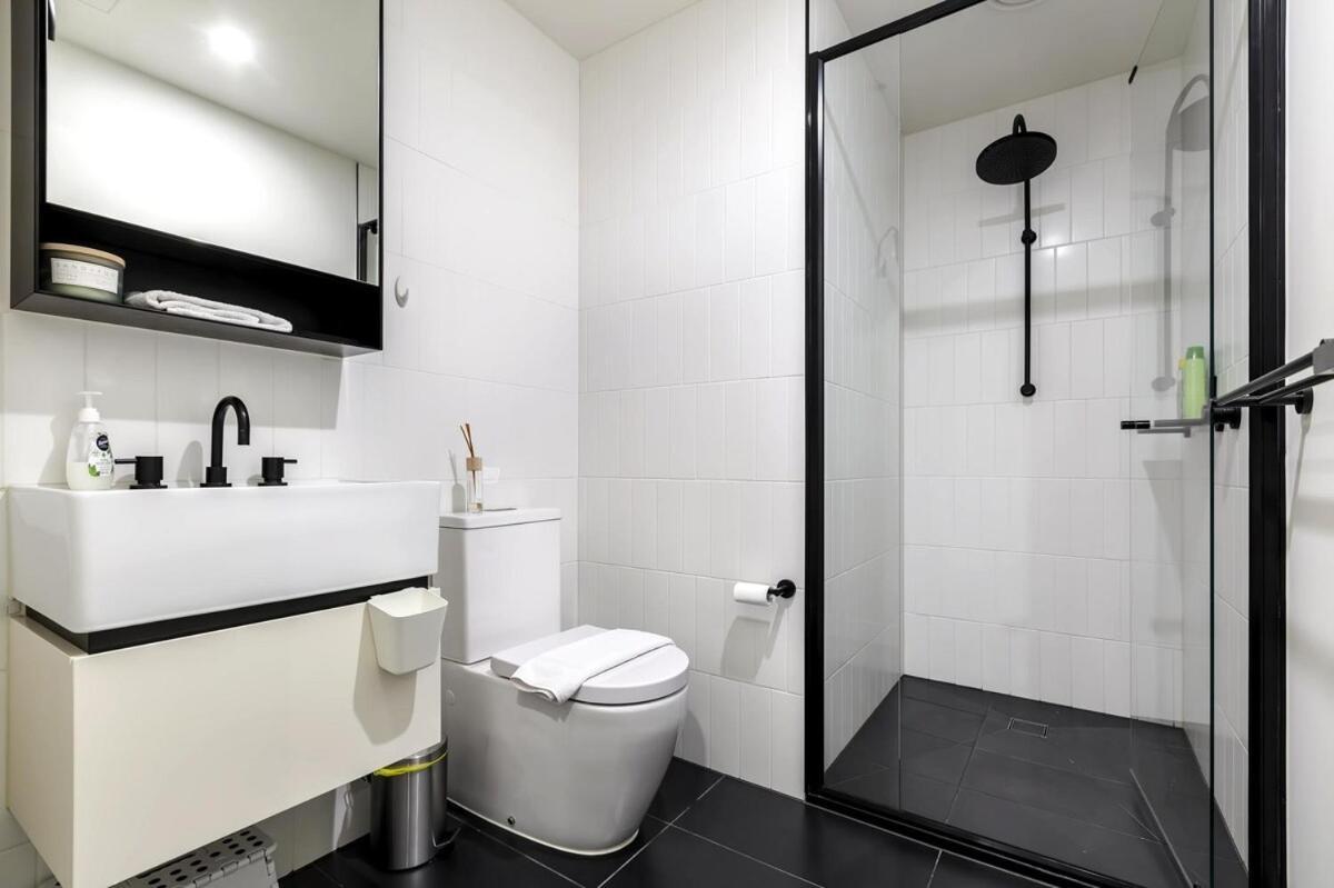Apartment Prime Hub On Bourke W Views! Near Chinatown!