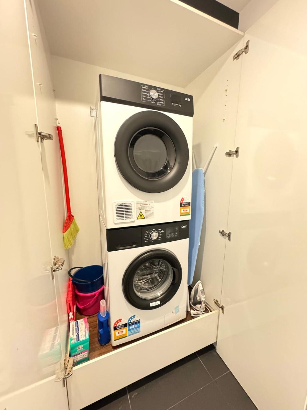 Apartment Adek Apartments Cbd -Free Parking, Pool, Gym & Sauna Melbourne