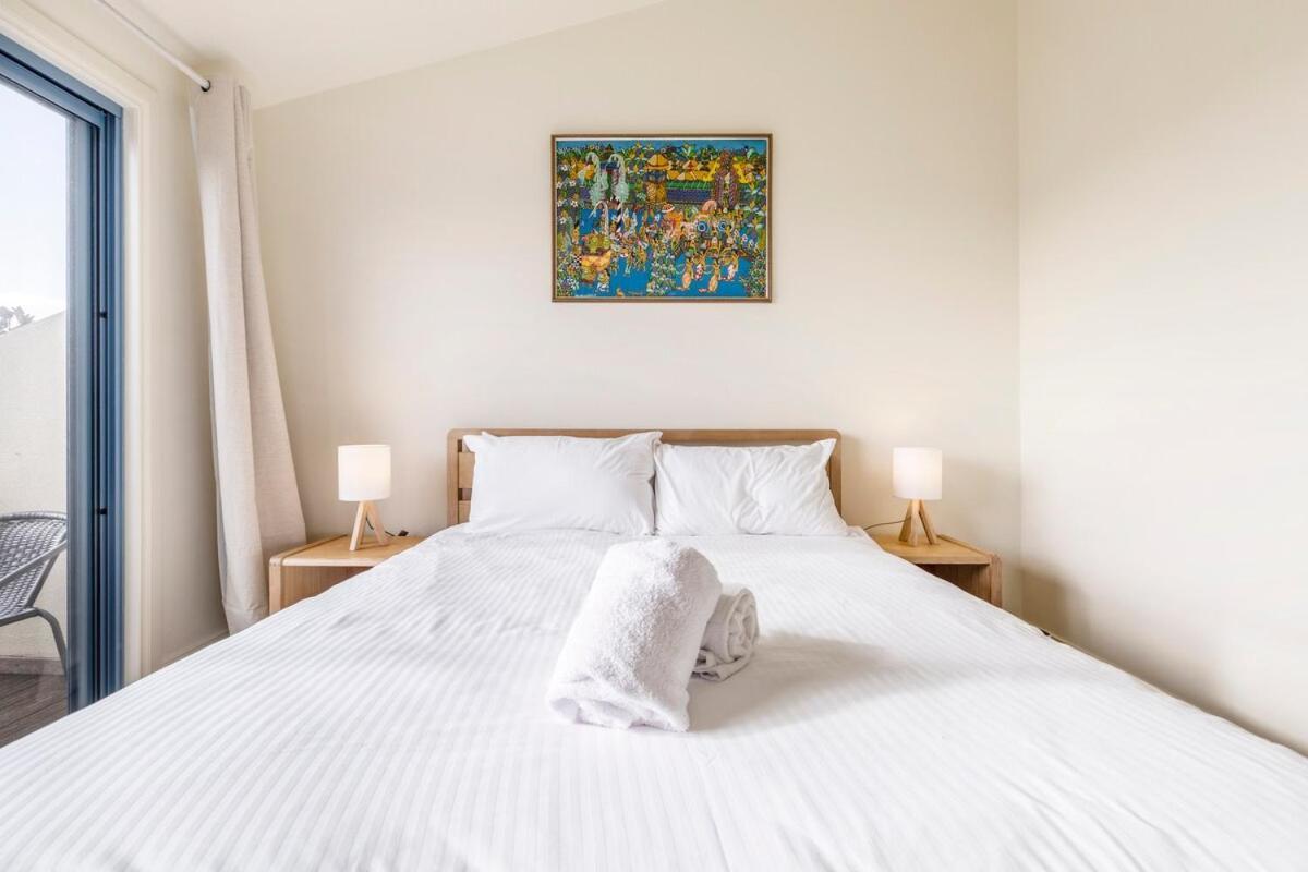 Charming Blend 2br With Parking Apartment Melbourne