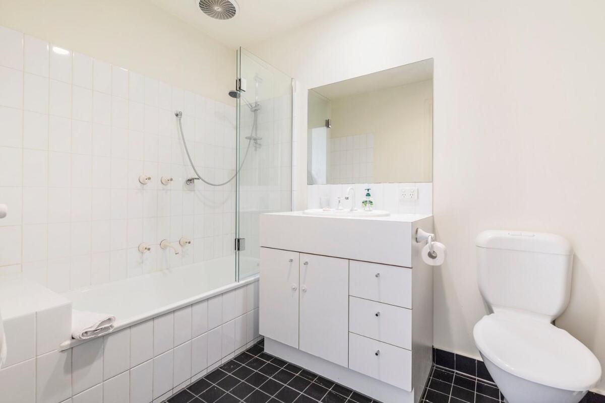 Charming Blend 2br With Parking *