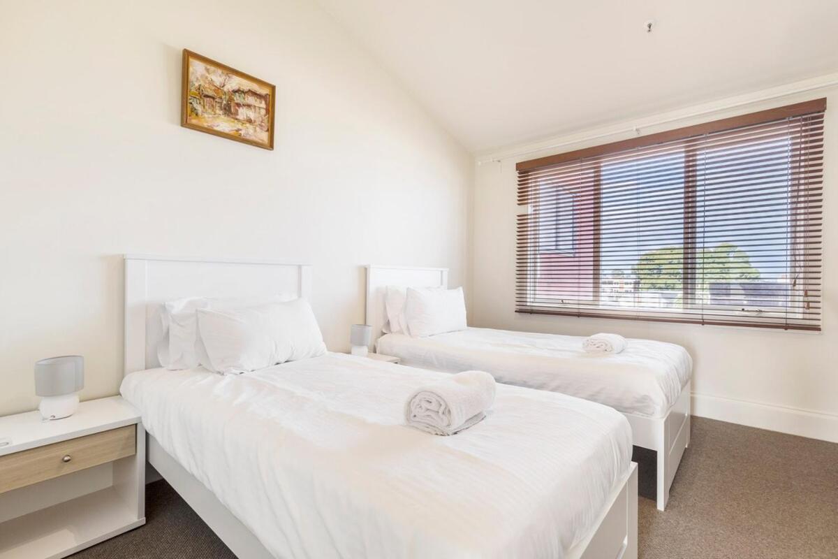 Charming Blend 2br With Parking Apartment *