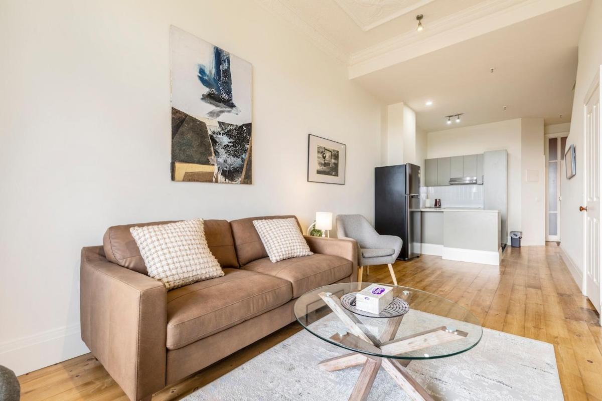 Charming Blend 2br With Parking Apartment Melbourne