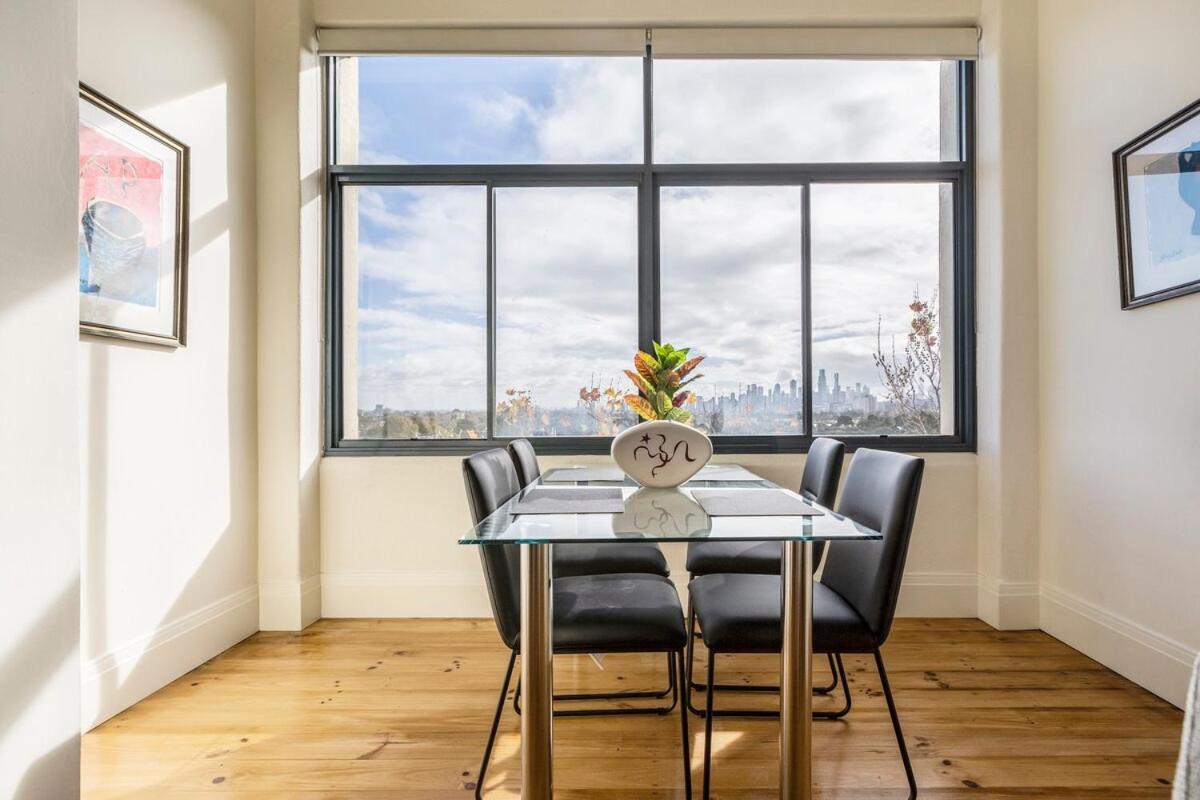Charming Blend 2br With Parking Melbourne