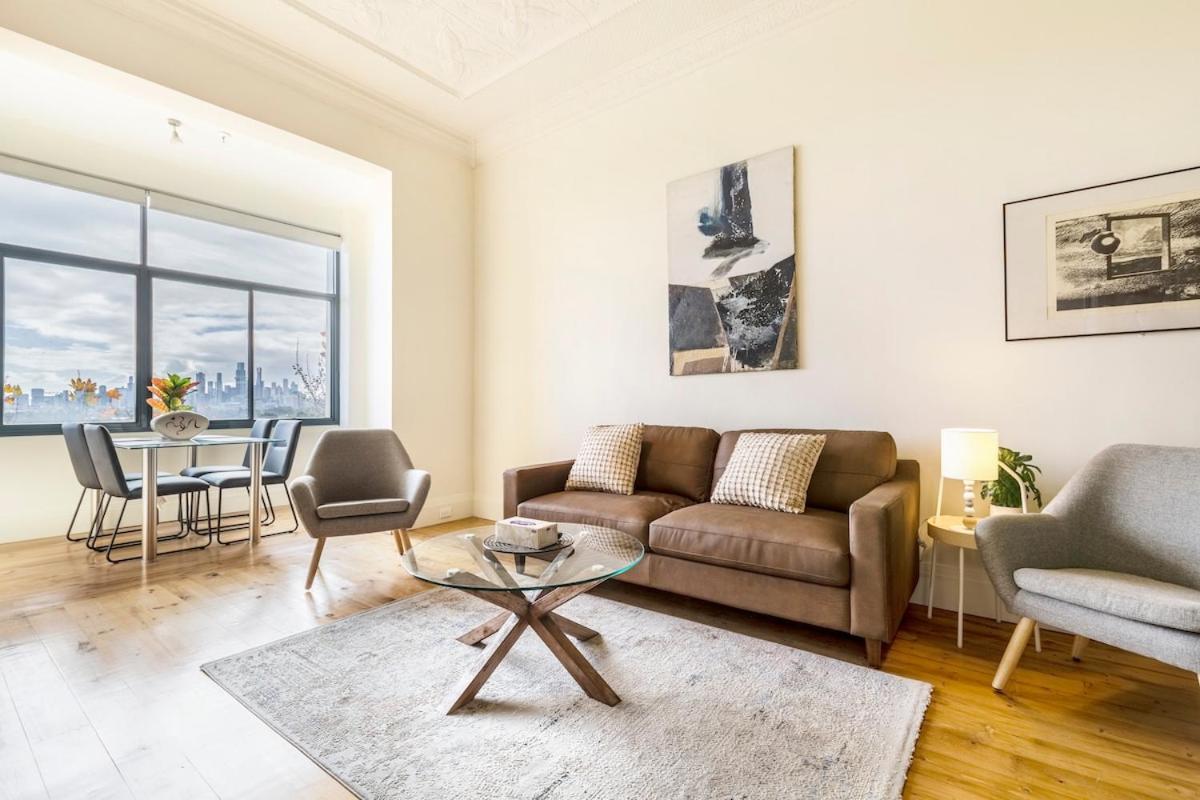 Charming Blend 2br With Parking Apartment