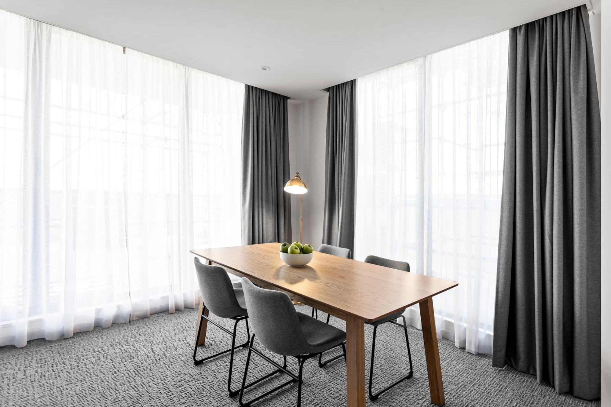 Quest Ivanhoe Aparthotel 4*
