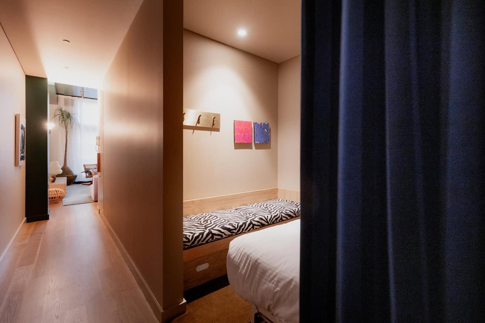 A Luxe In The Paris End Of Apartment Melbourne