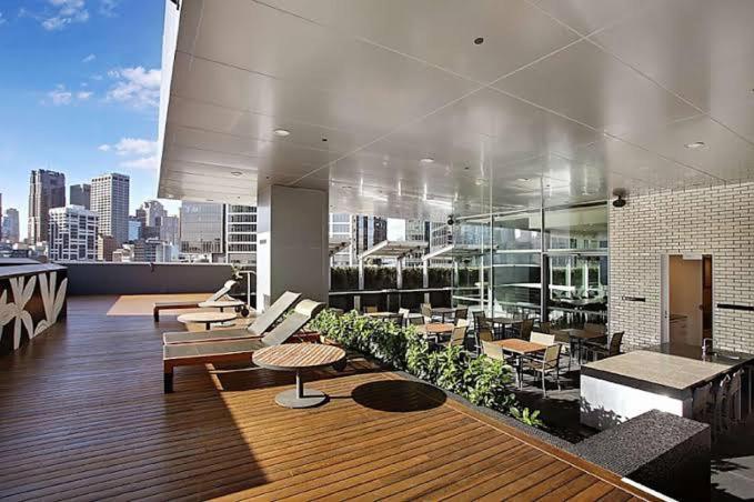 Luxury Prima Pearl Across Crown * Melbourne