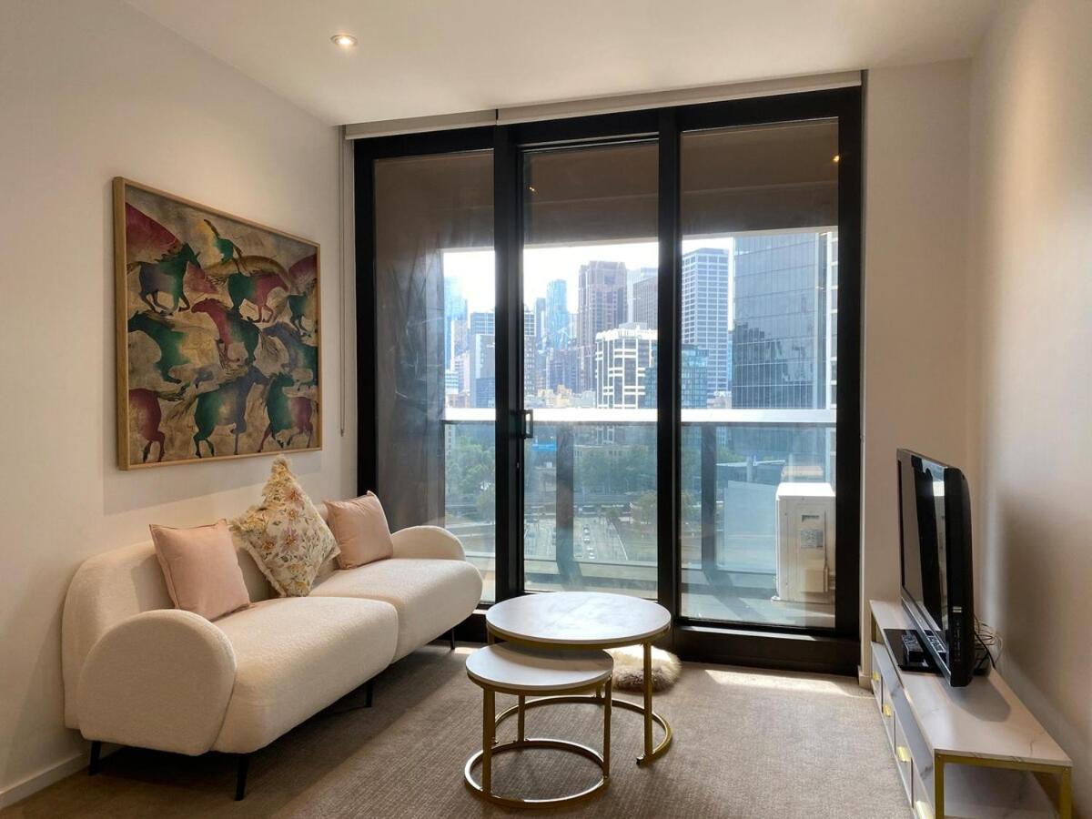Luxury Prima Pearl Across Crown