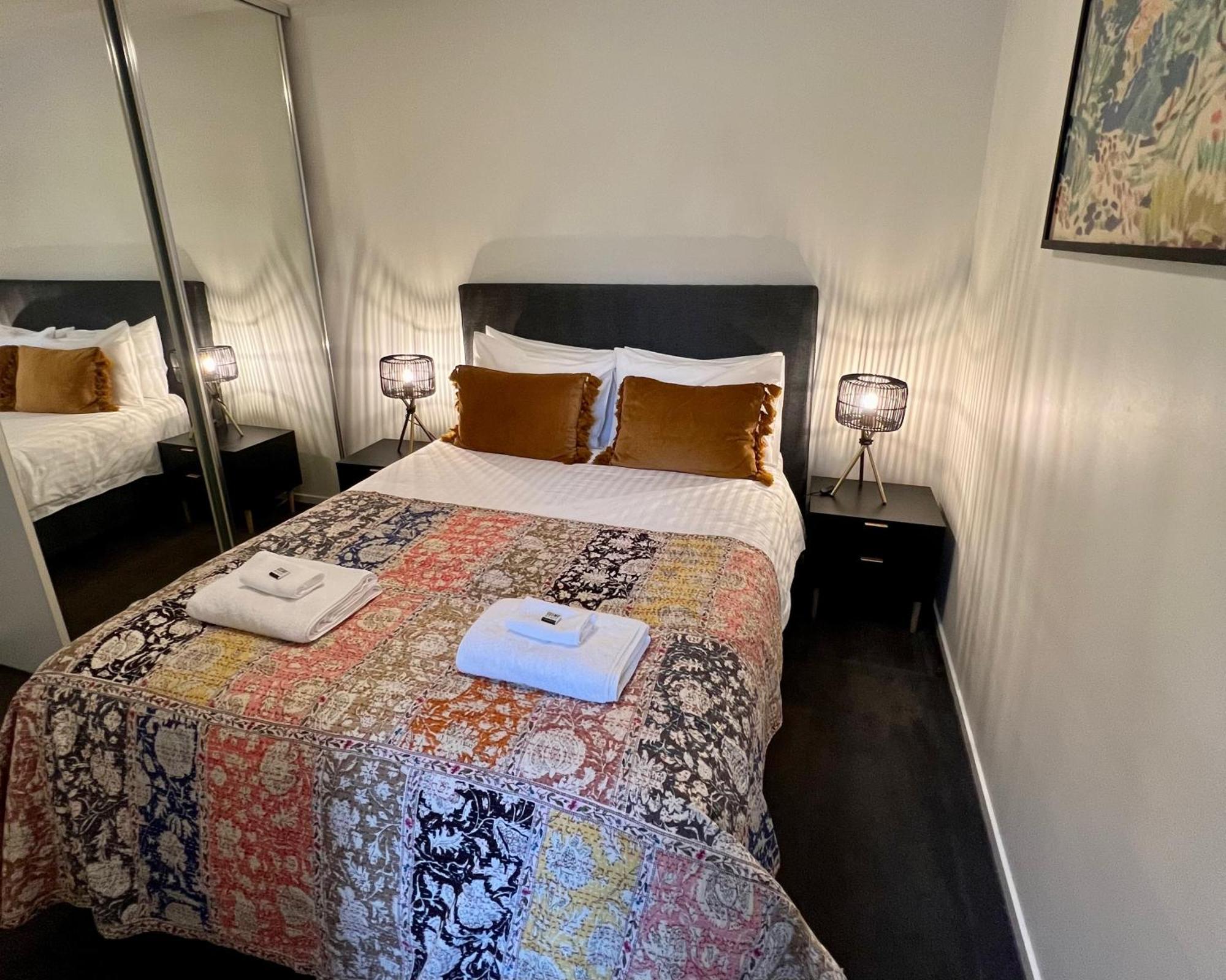 Cosmo Stays- Boutique Perfect Location Apartment