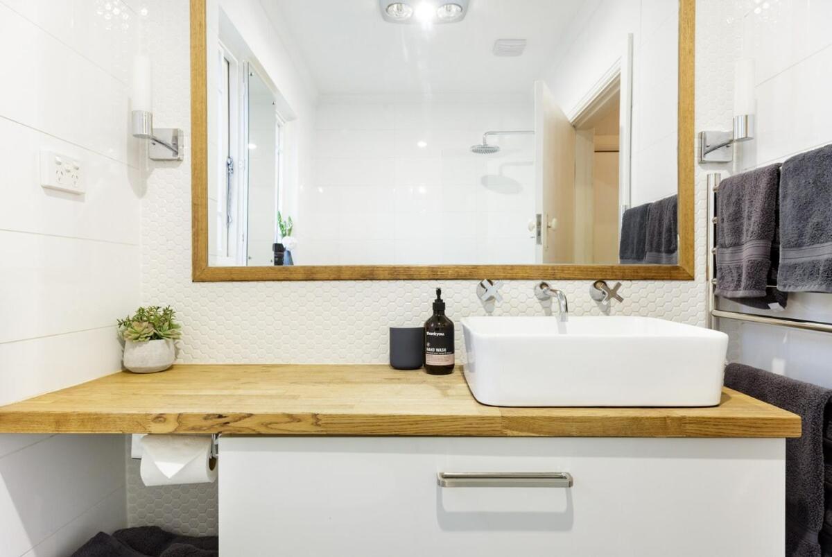 Apartment St Kilda Staycation In A Family Friendly Art Deco *