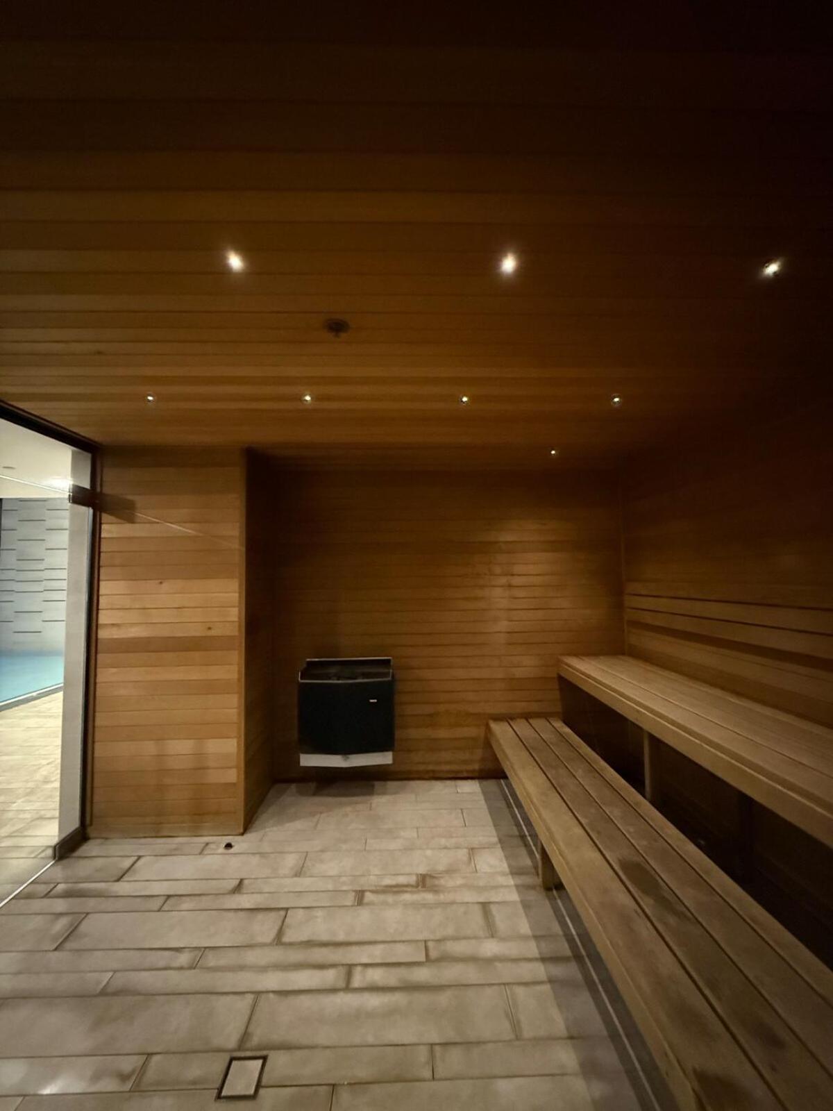 Modern 2 Bedroom In Cbd Apartment Melbourne