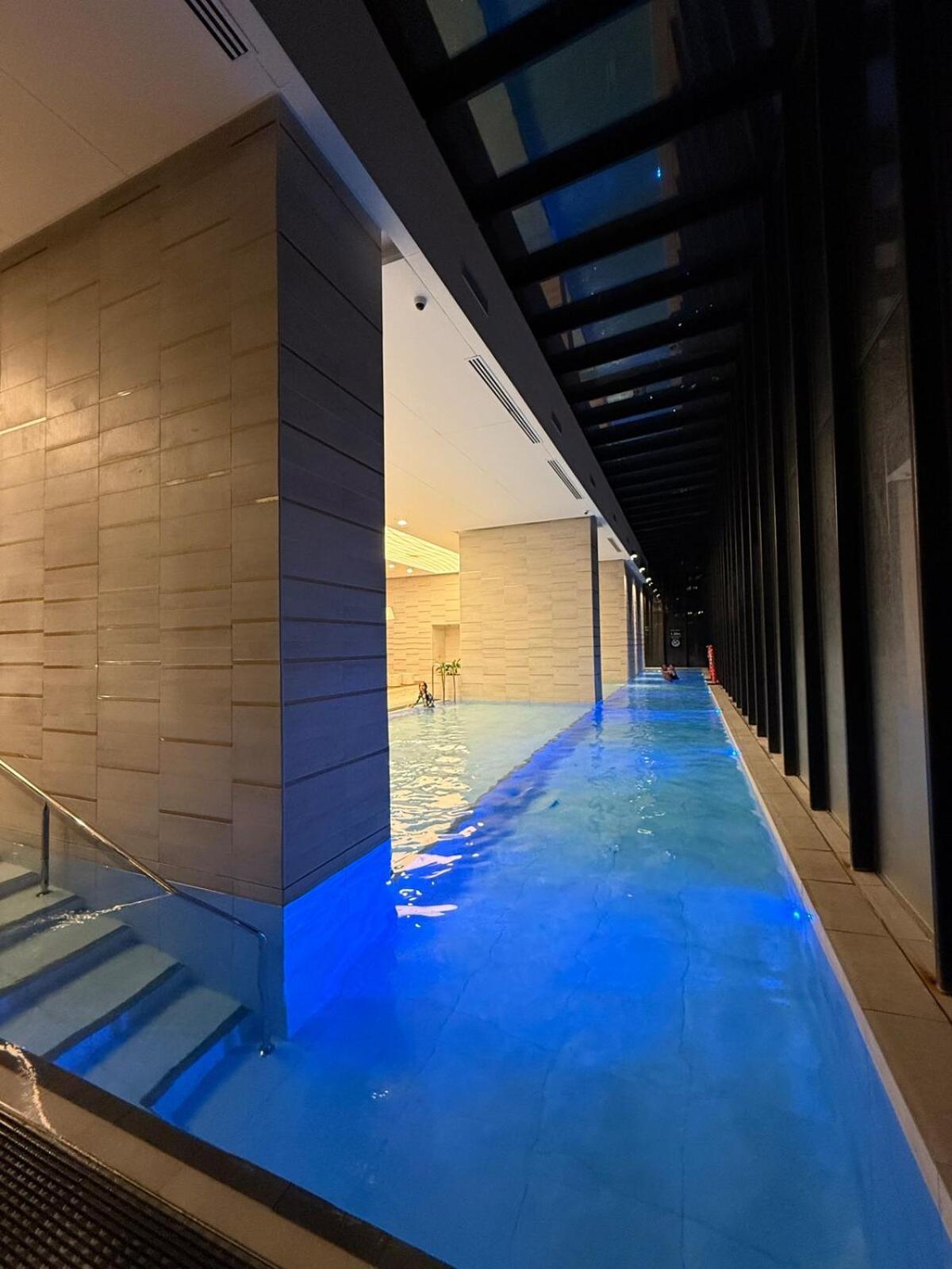 Modern 2 Bedroom In Cbd Apartment