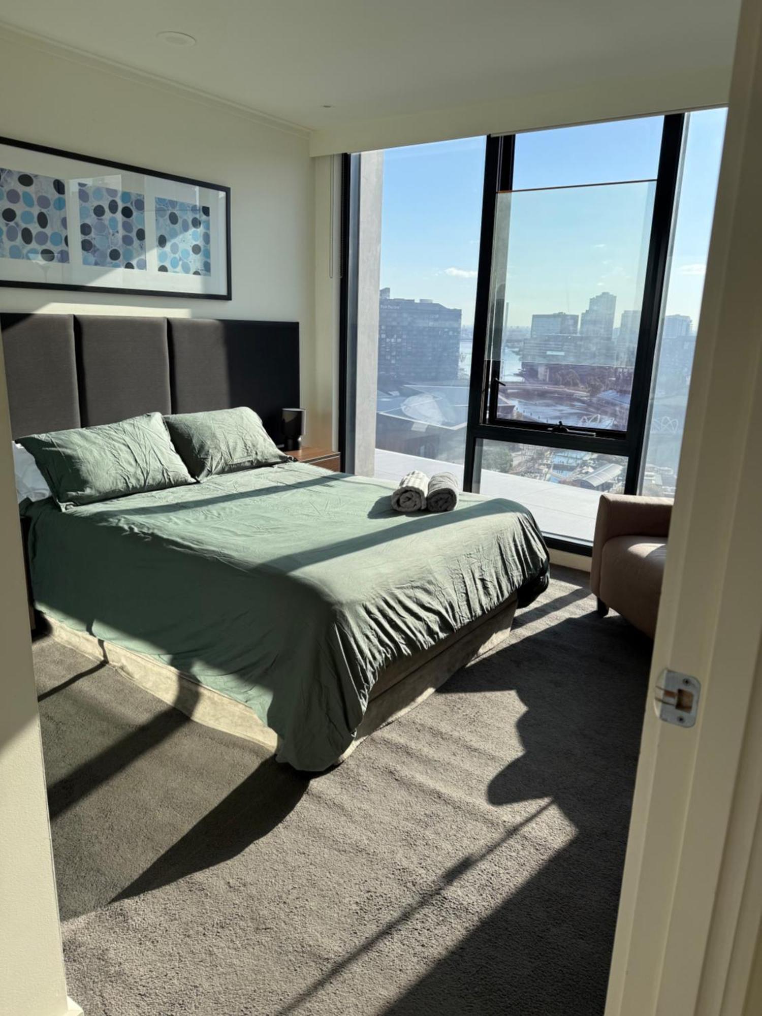 Riverside Near Crown With Carpark Apartment *
