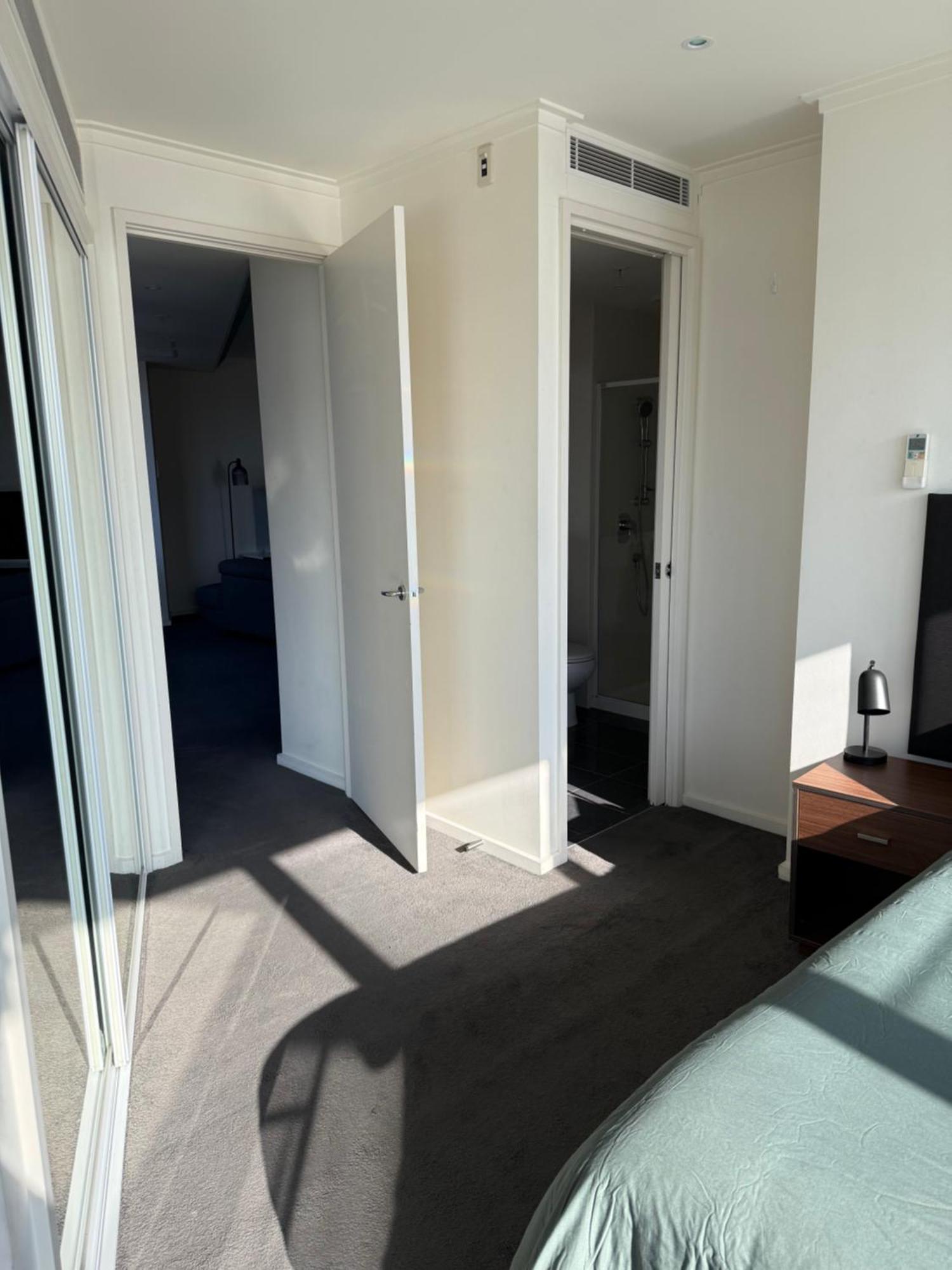 Apartment Riverside Near Crown With Carpark *