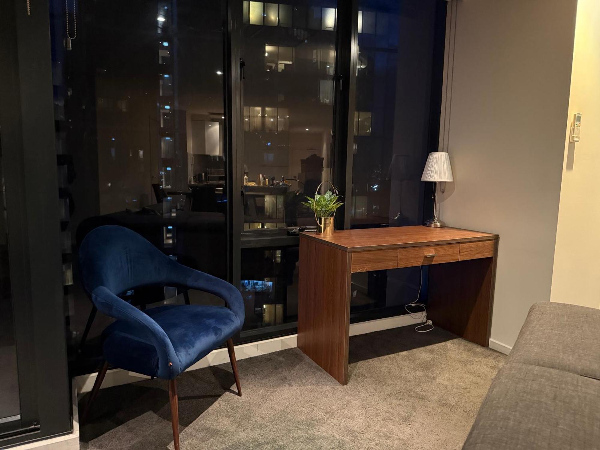 Apartment Riverside Near Crown With Carpark *