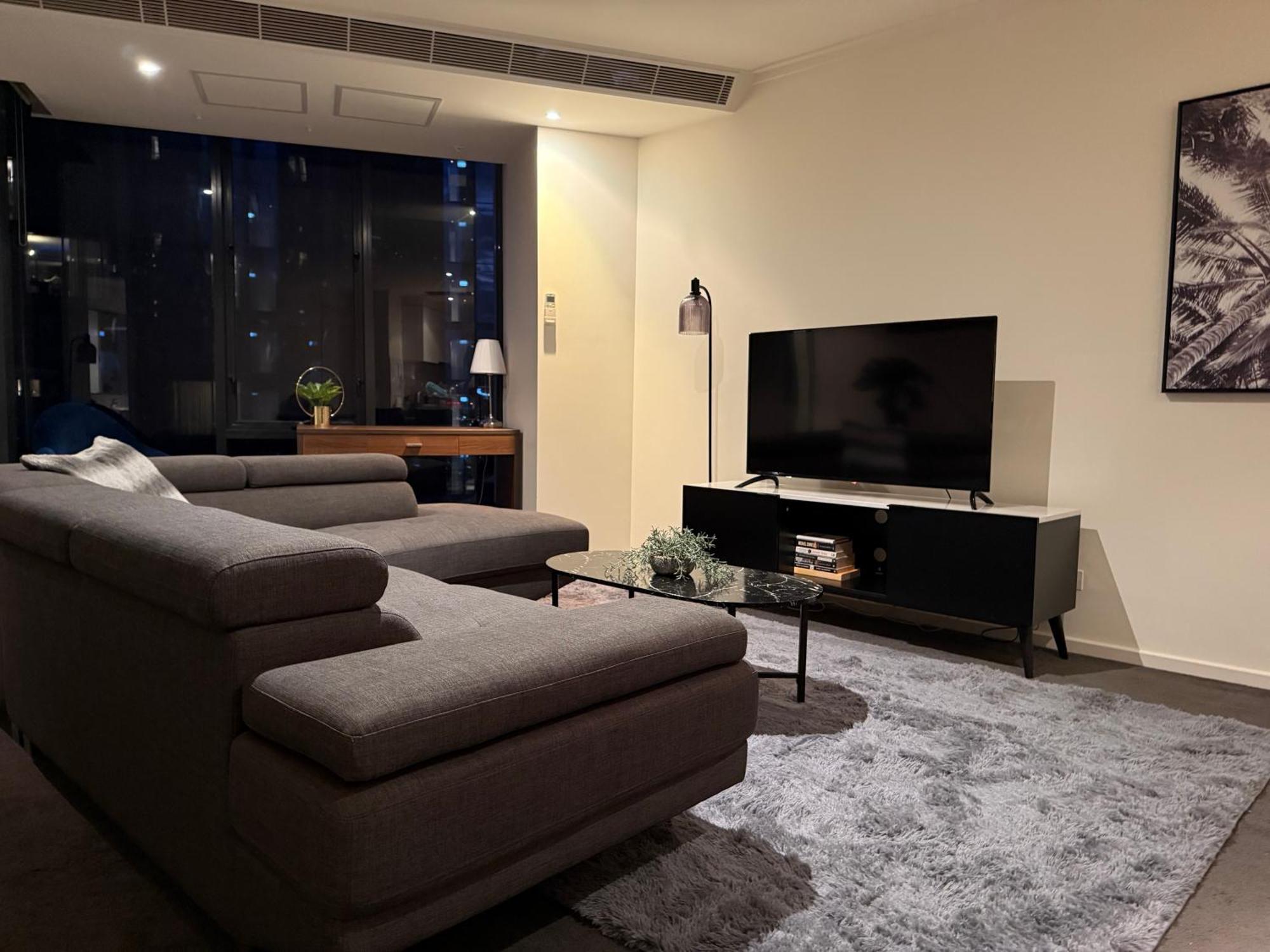 Apartment Riverside Near Crown With Carpark *
