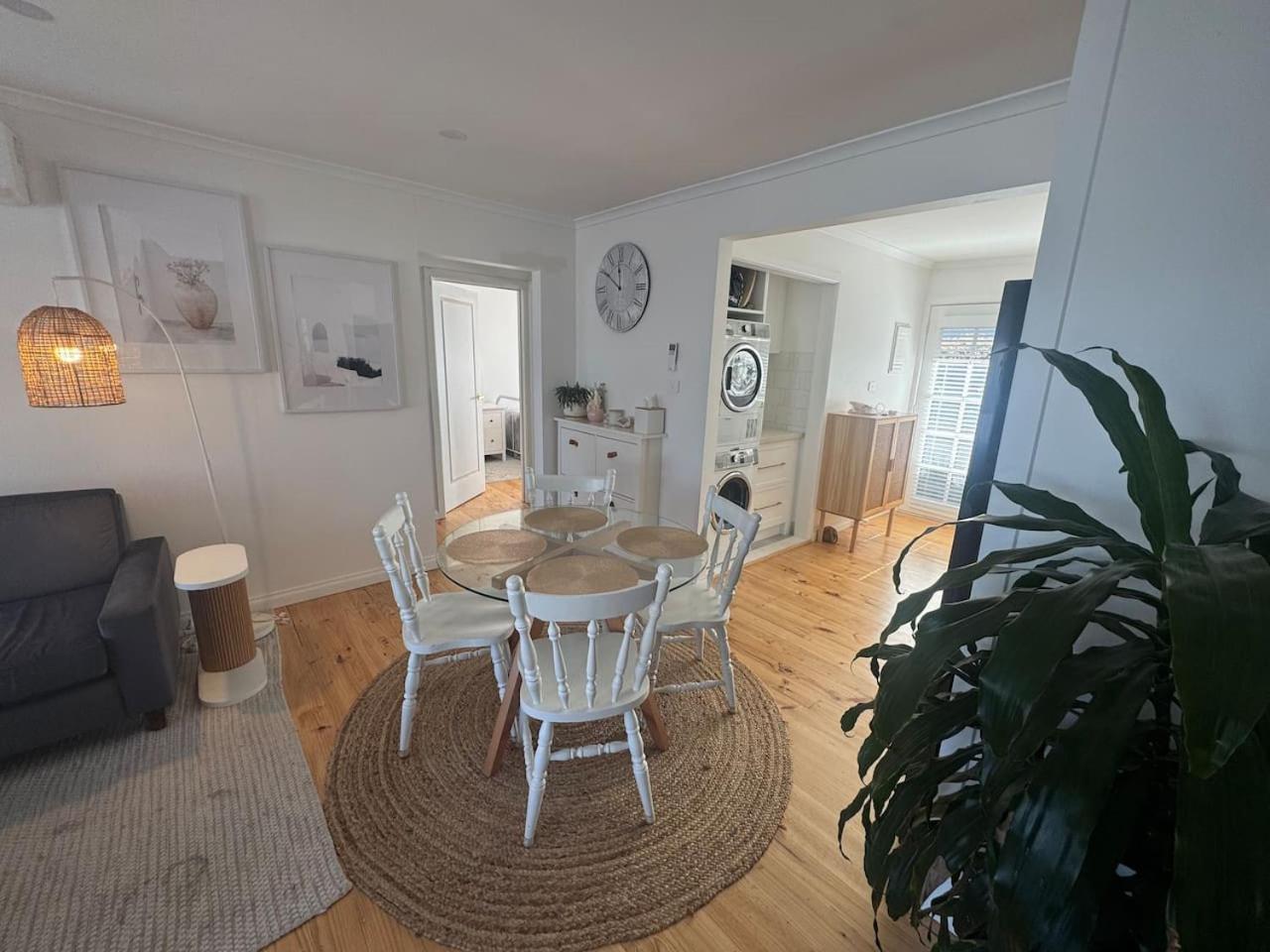 Cosy Modern Retreati Private Courtyardi Parking *