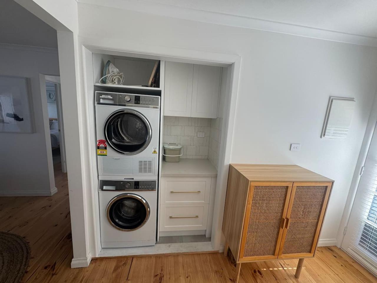 Holiday home Cosy Modern Retreati Private Courtyardi Parking Melbourne