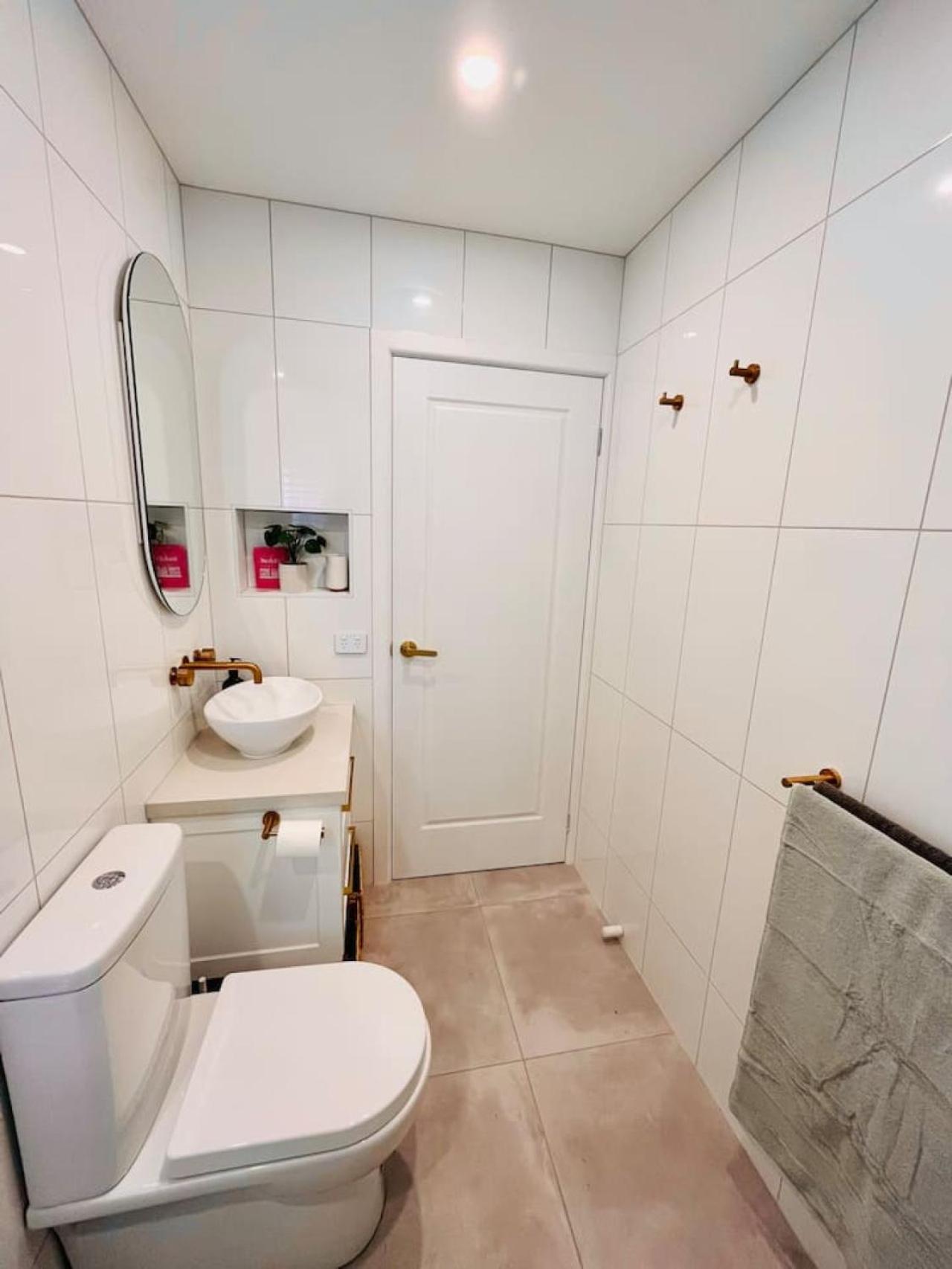 Cosy Modern Retreati Private Courtyardi Parking *