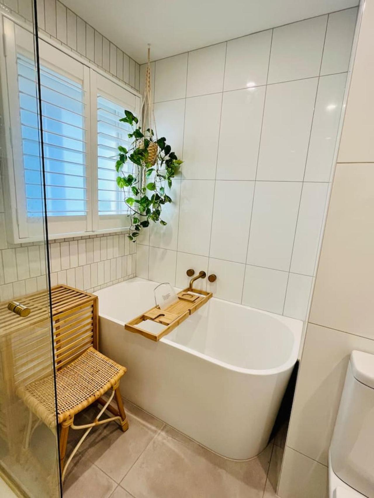 Holiday home Cosy Modern Retreati Private Courtyardi Parking