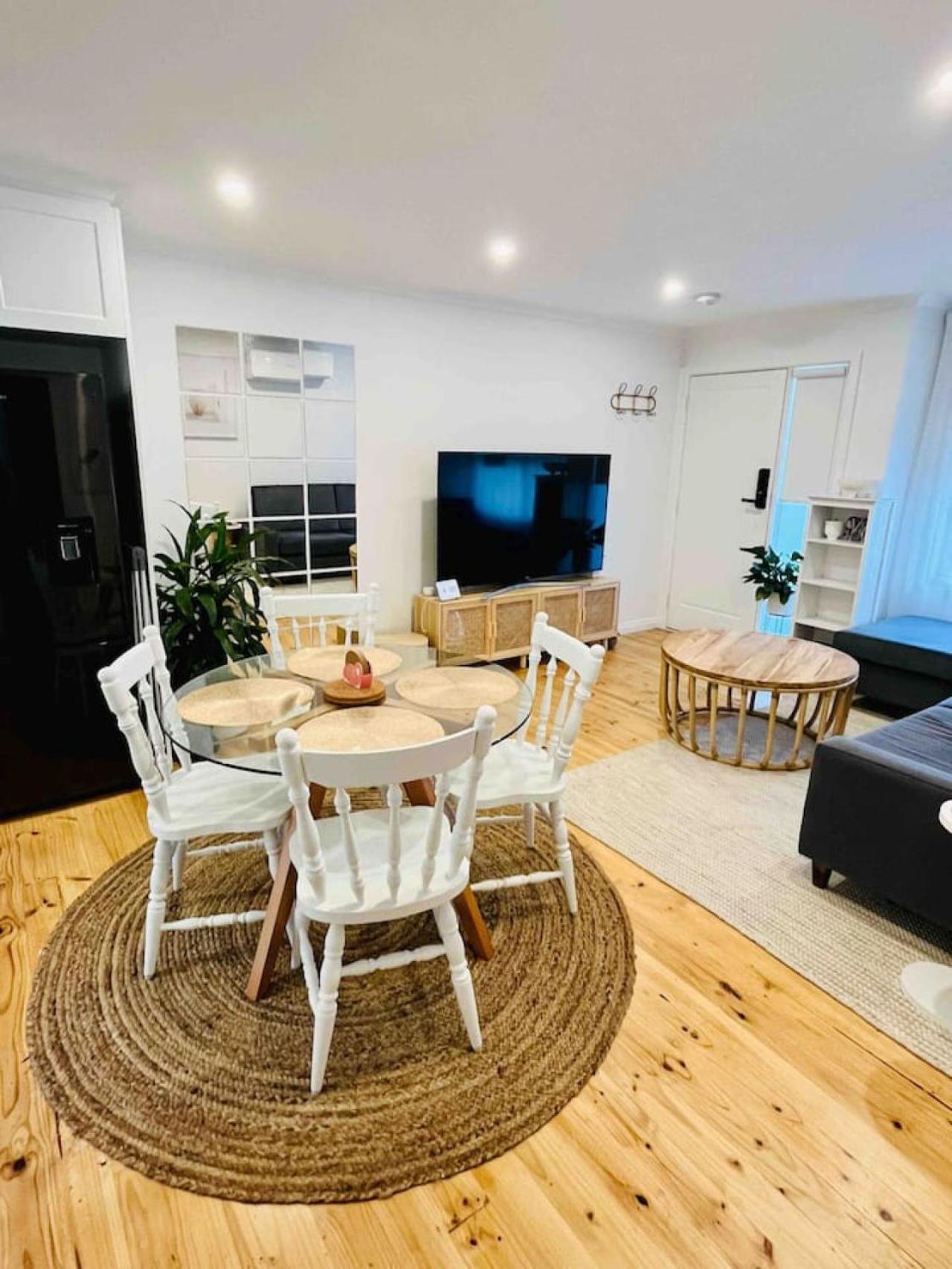 Cosy Modern Retreati Private Courtyardi Parking * Melbourne