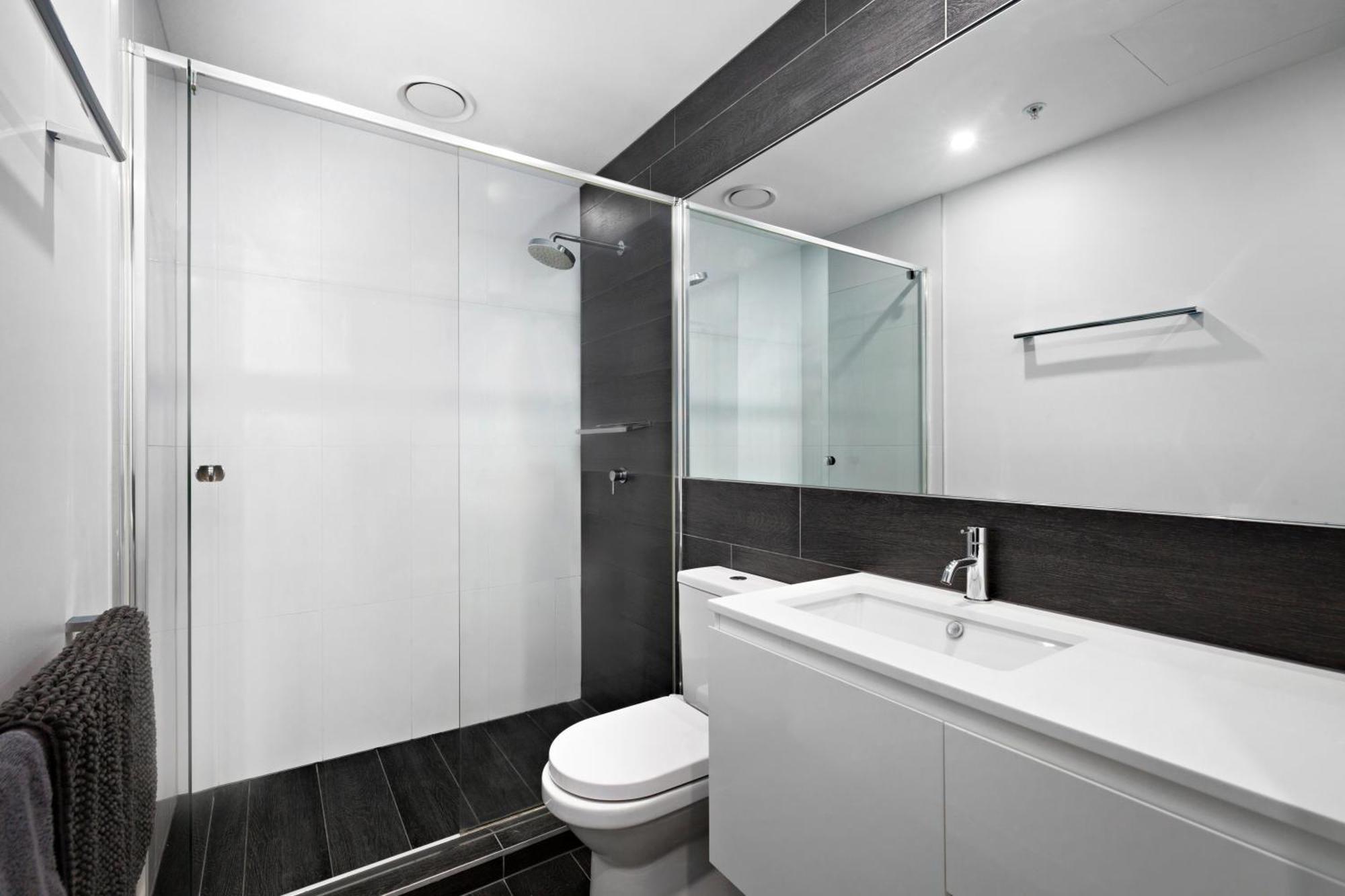 Modern Quiet 1 & 2 Bed Opposite Park