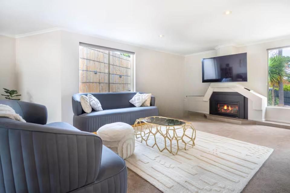 'the Moondah Manor' A Poolside Family Retreat Holiday home Melbourne
