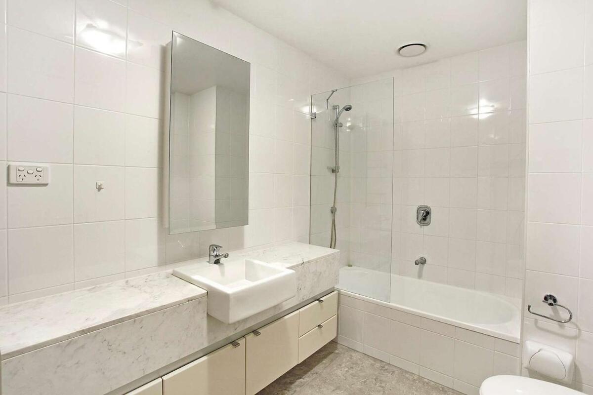 Elegant 2br In Tower By Corporate Keys Melbourne