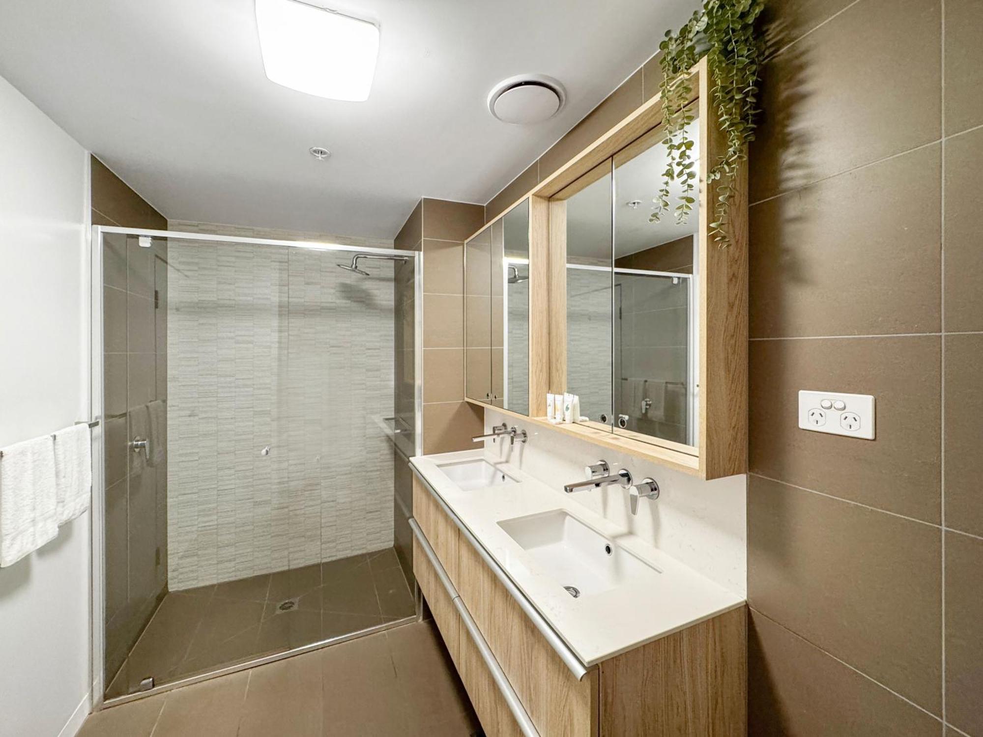 Ocean View Modern 2 Bedroom With Parking In St Kilda Apartment Melbourne