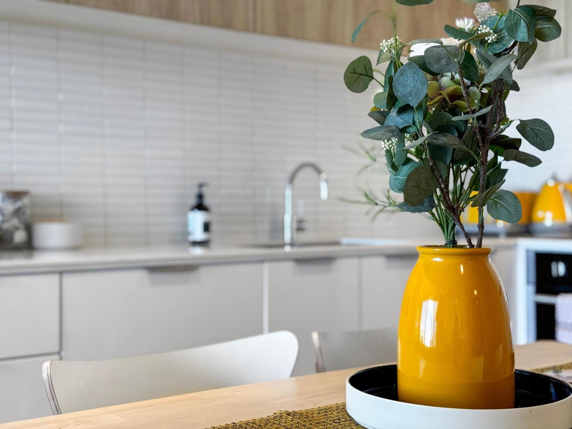 Ocean View Modern 2 Bedroom With Parking In St Kilda