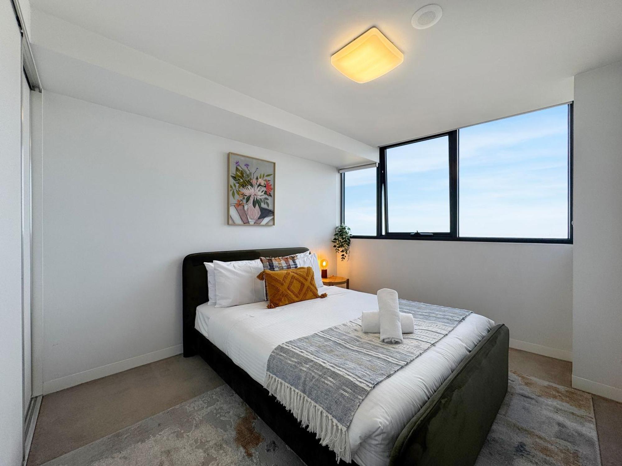 Apartment Ocean View Modern 2 Bedroom With Parking In St Kilda