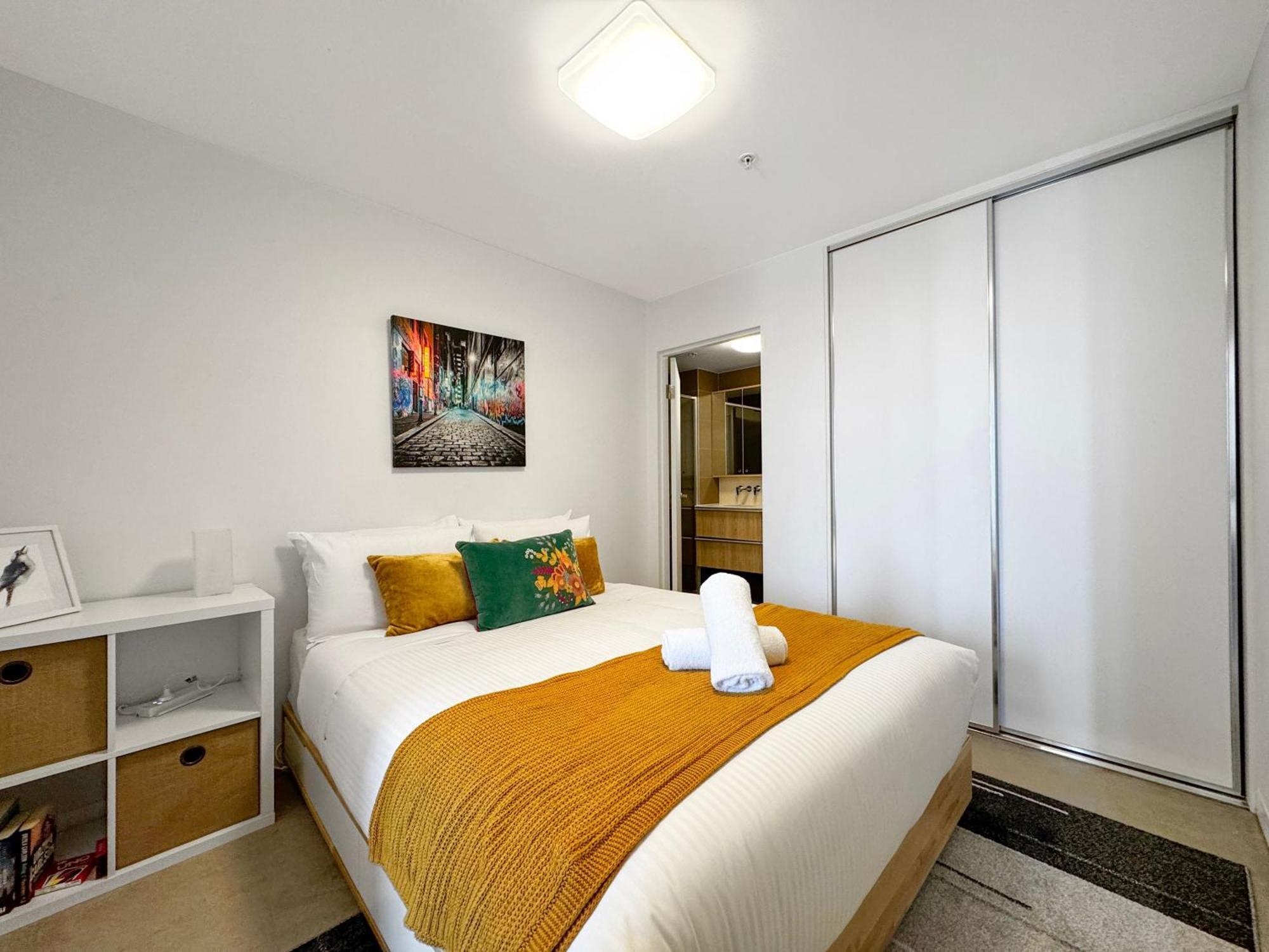 Ocean View Modern 2 Bedroom With Parking In St Kilda Apartment Melbourne