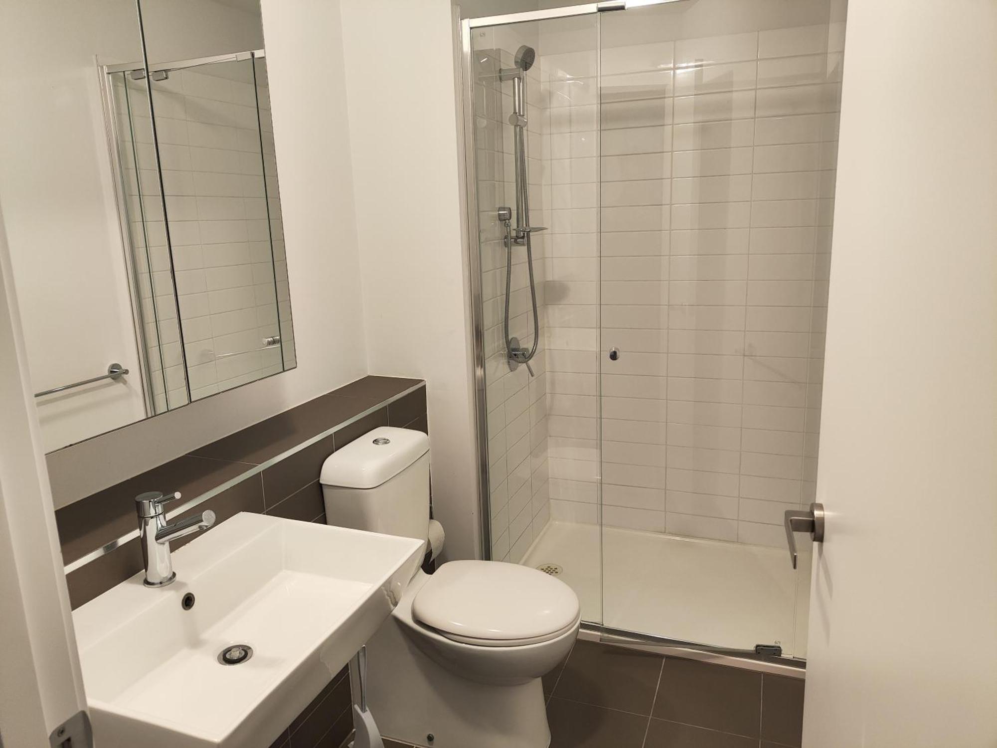 L2809 W Gym Pool Sauna * Melbourne