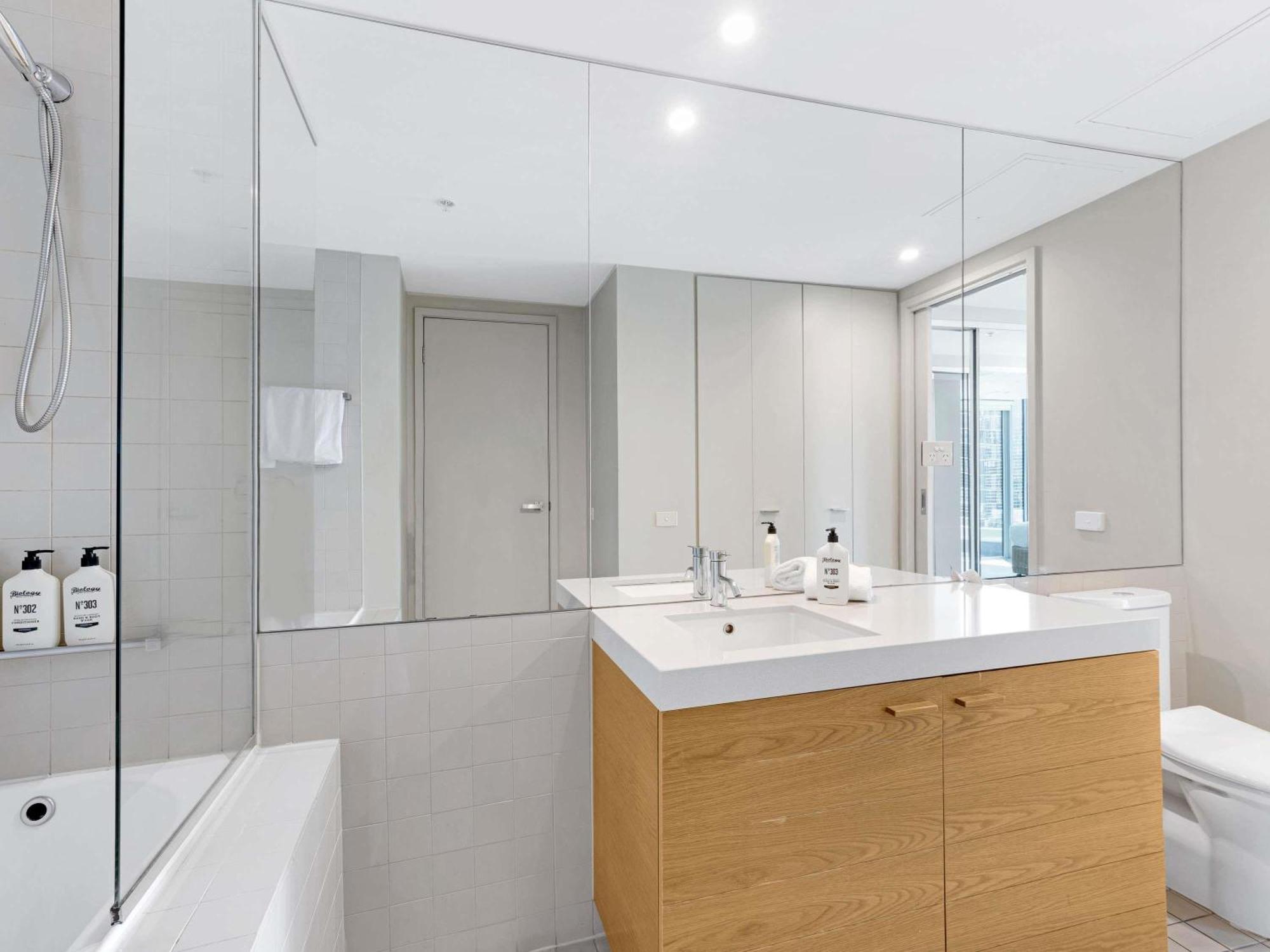 Aparthotel The Sebel Residences Docklands Serviced