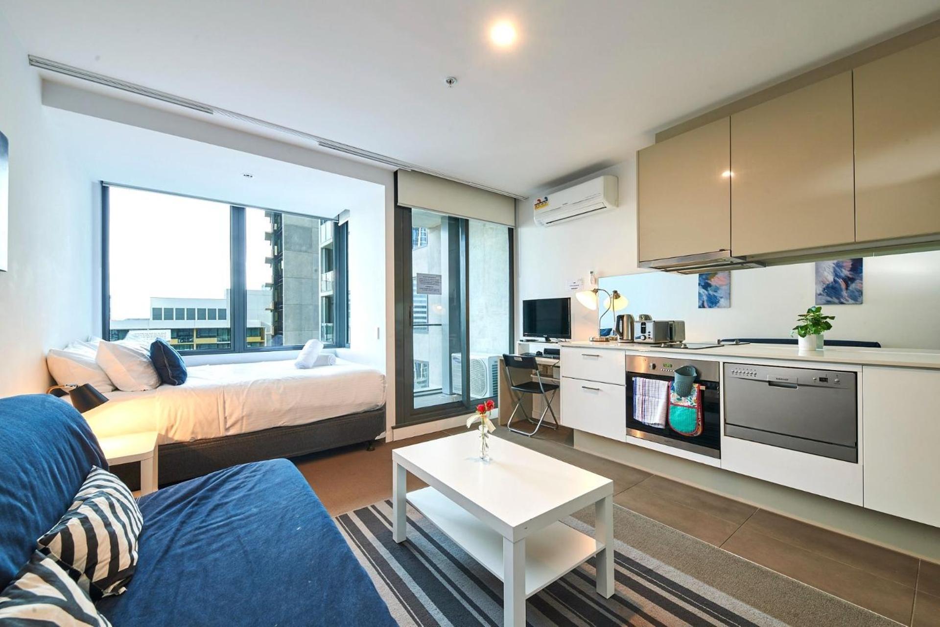 Elevated Bliss - Spectacular Views From Level 32 Apartment