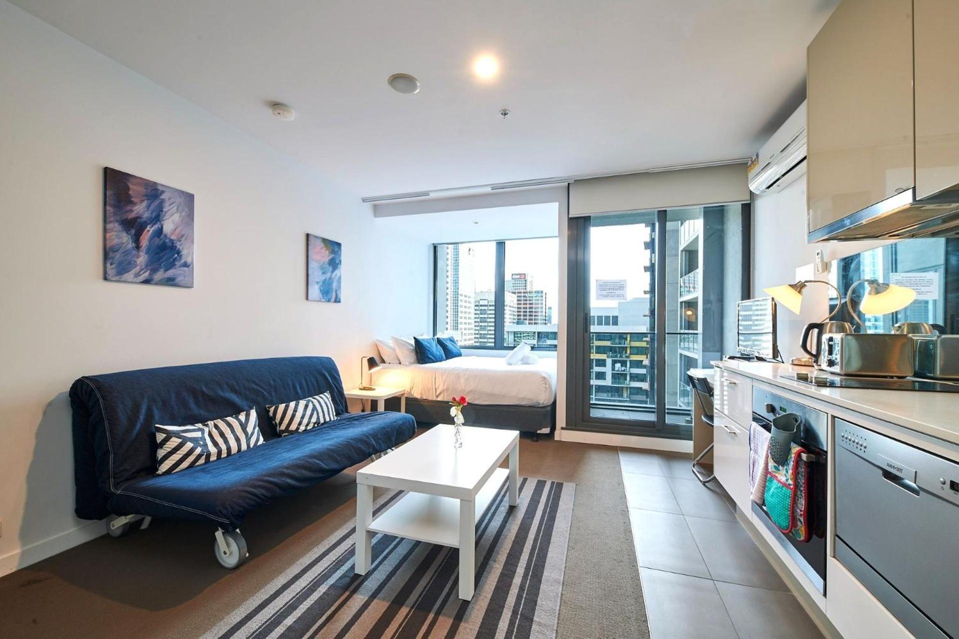 Elevated Bliss - Spectacular Views From Level 32 Apartment
