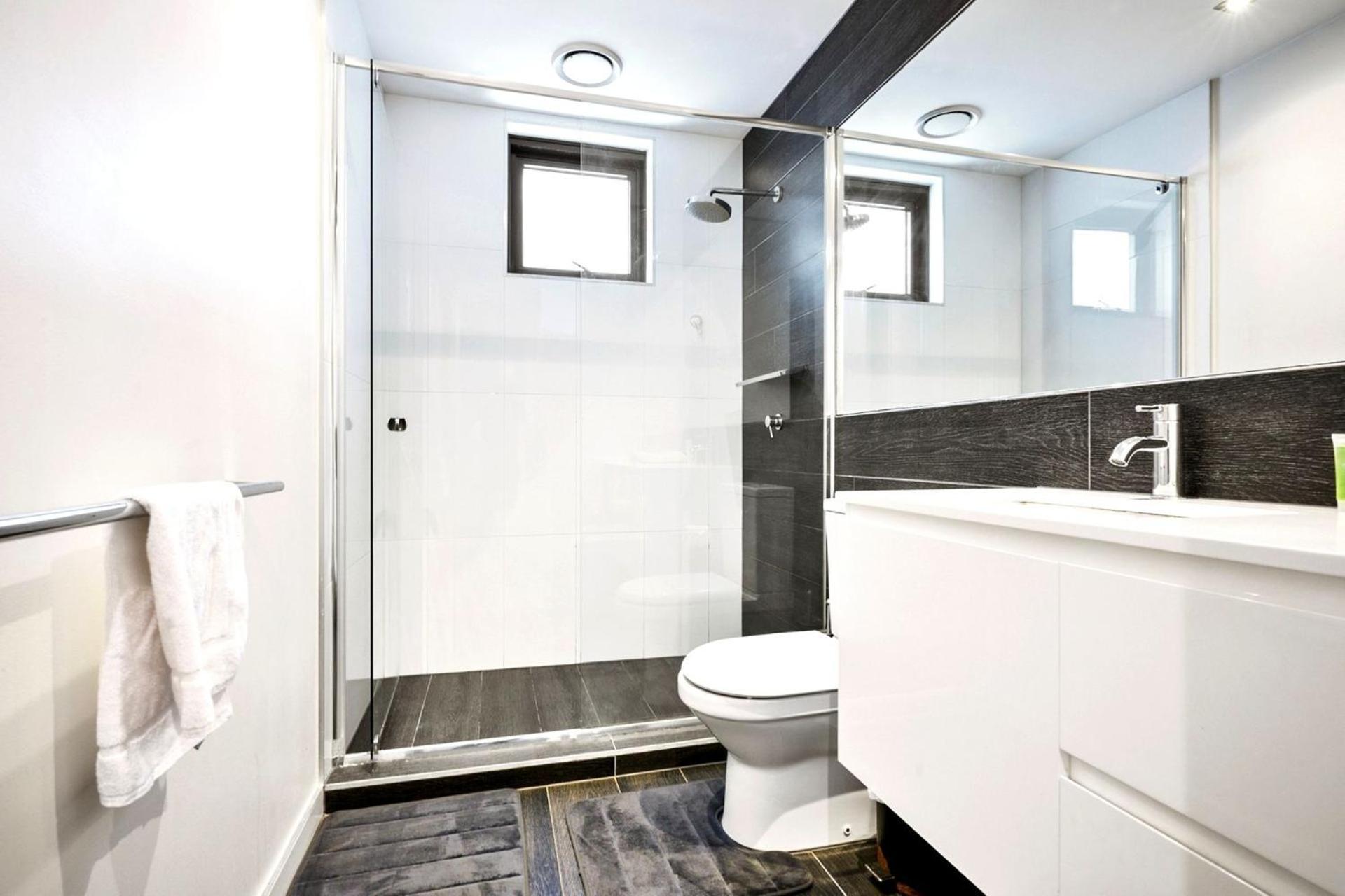 Stylish 2-bed With Sea Views And Parking Apartment Melbourne