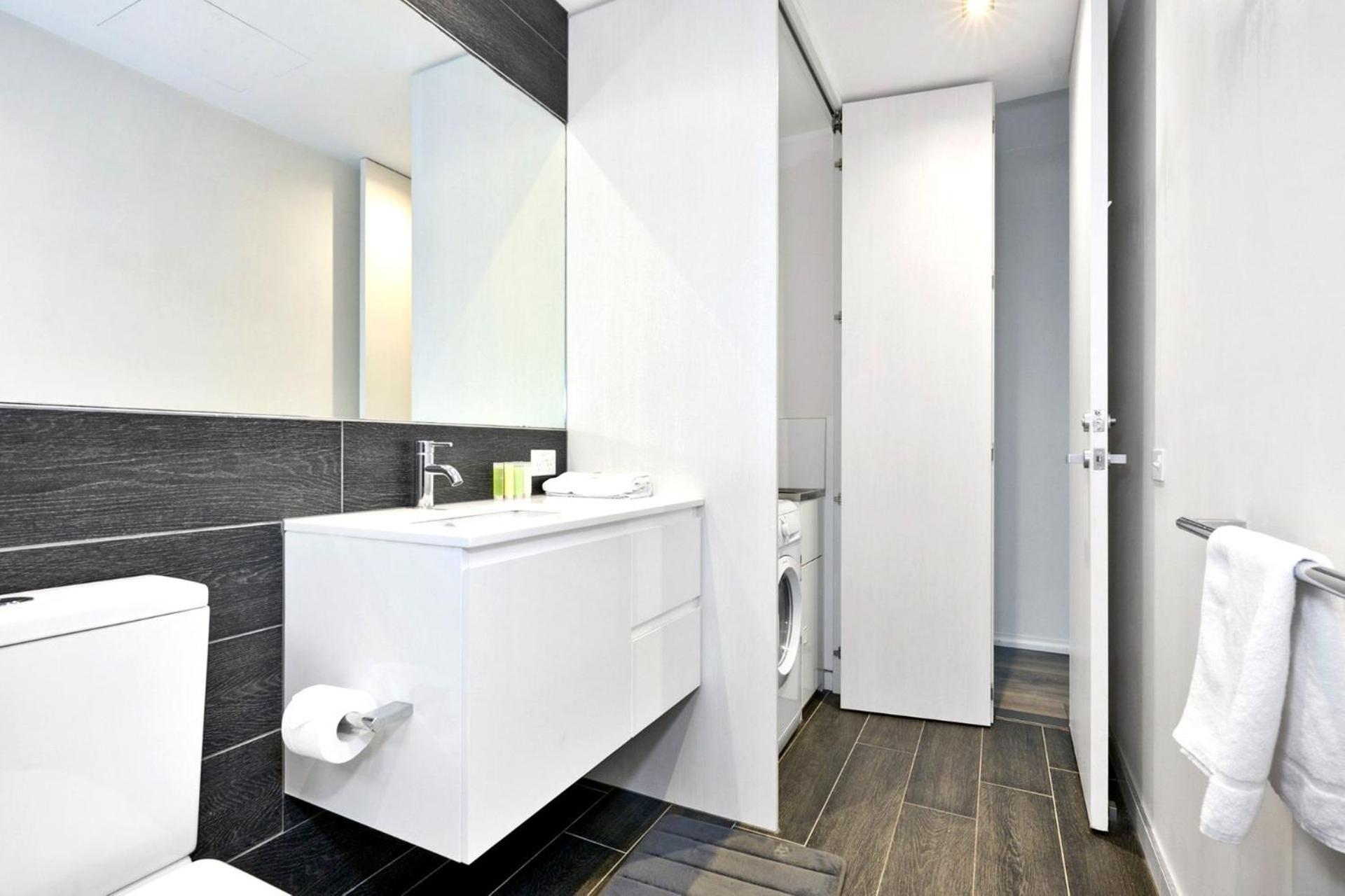 Stylish 2-bed With Sea Views And Parking Melbourne