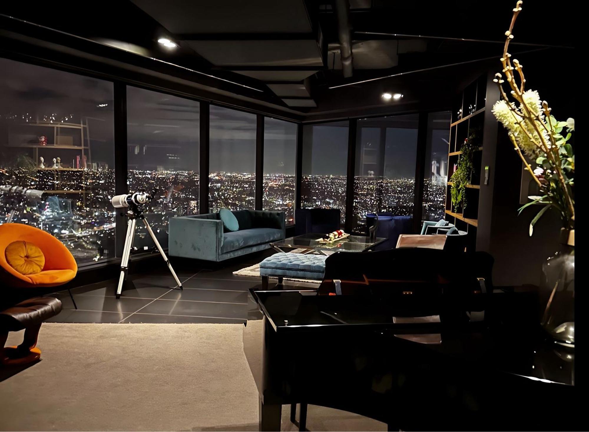 Luxurious Entire Floor Penthouse At Eureka Tower Apartment