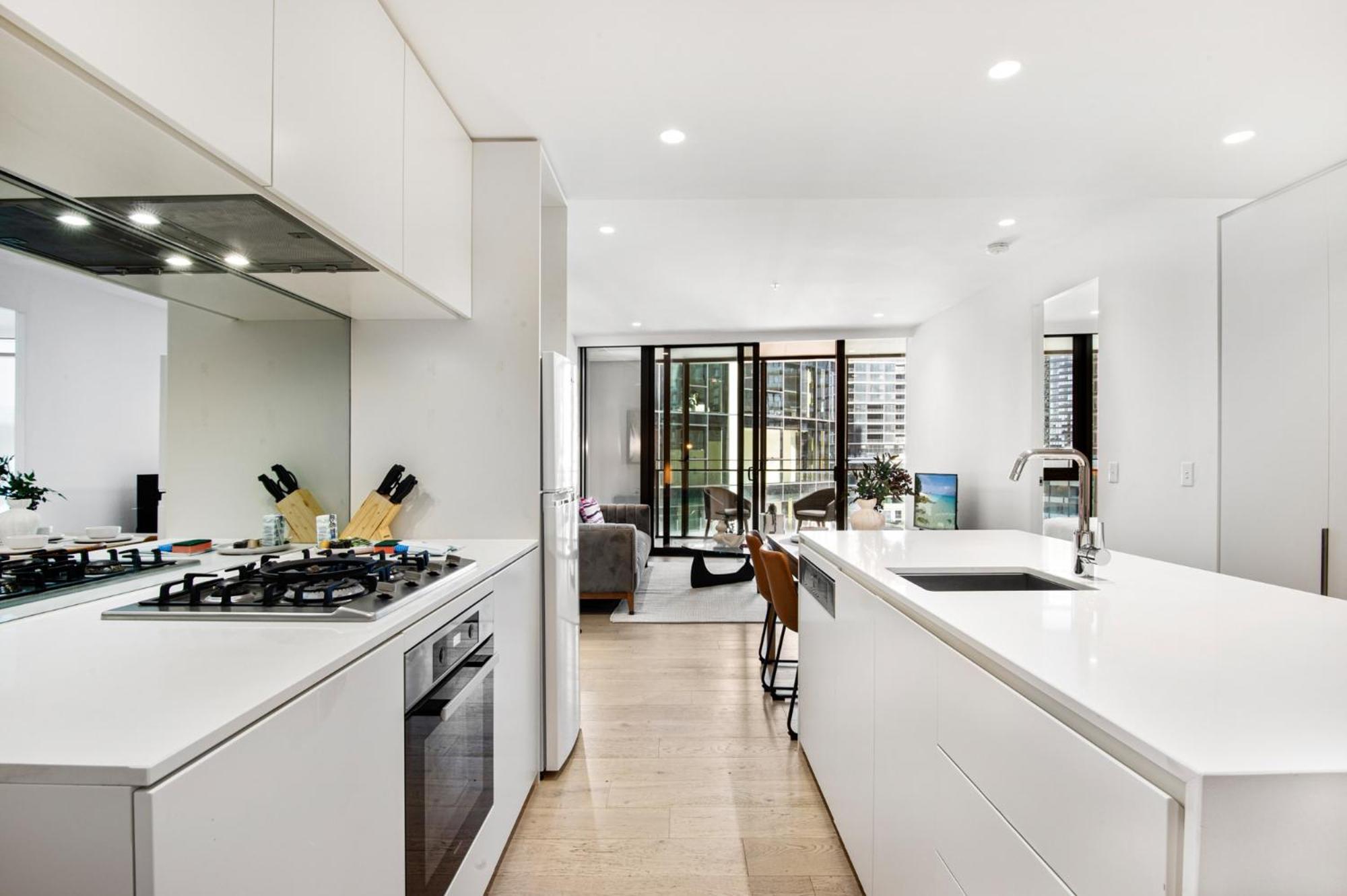 Spacious Modern With Pool & Gym Access Apartment