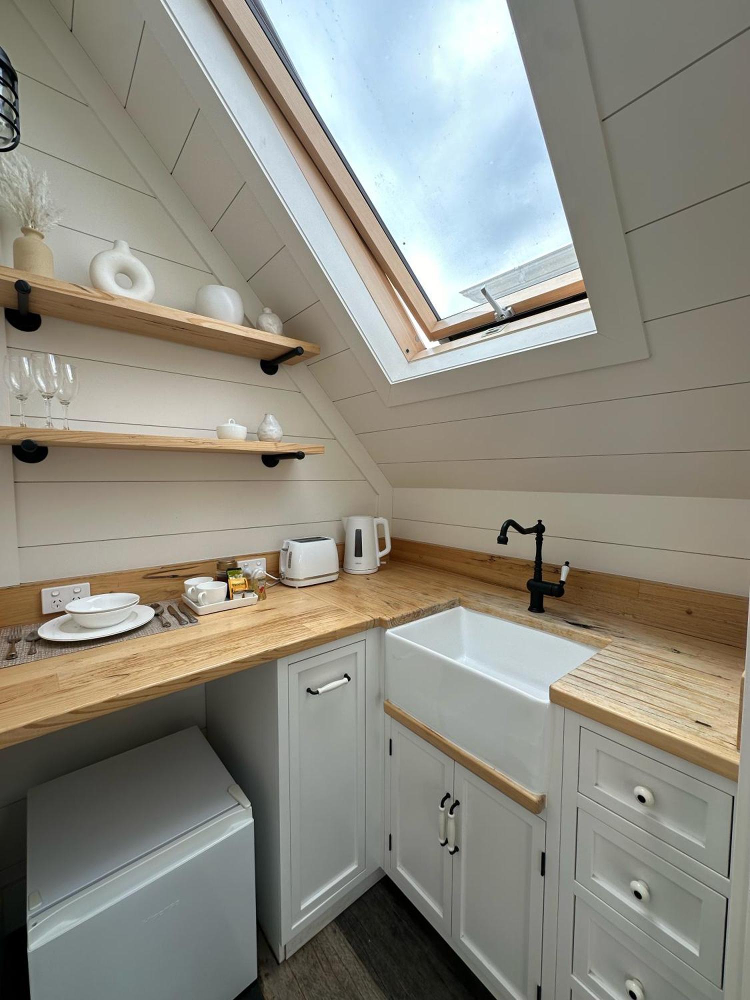 A Majestic Victorian Private Rear Access Quarters Homestay Melbourne