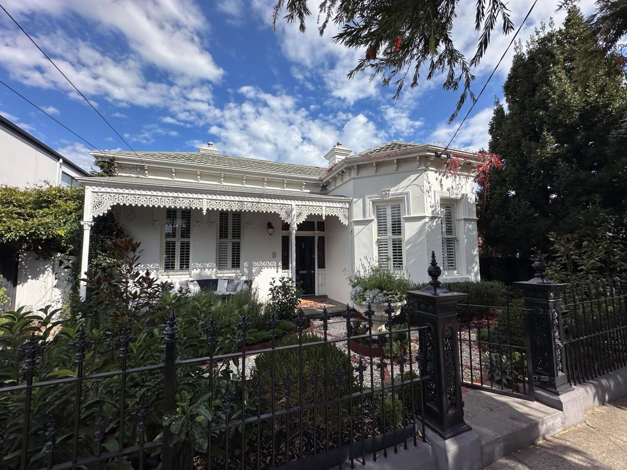 A Majestic Victorian Private Rear Access Quarters Homestay