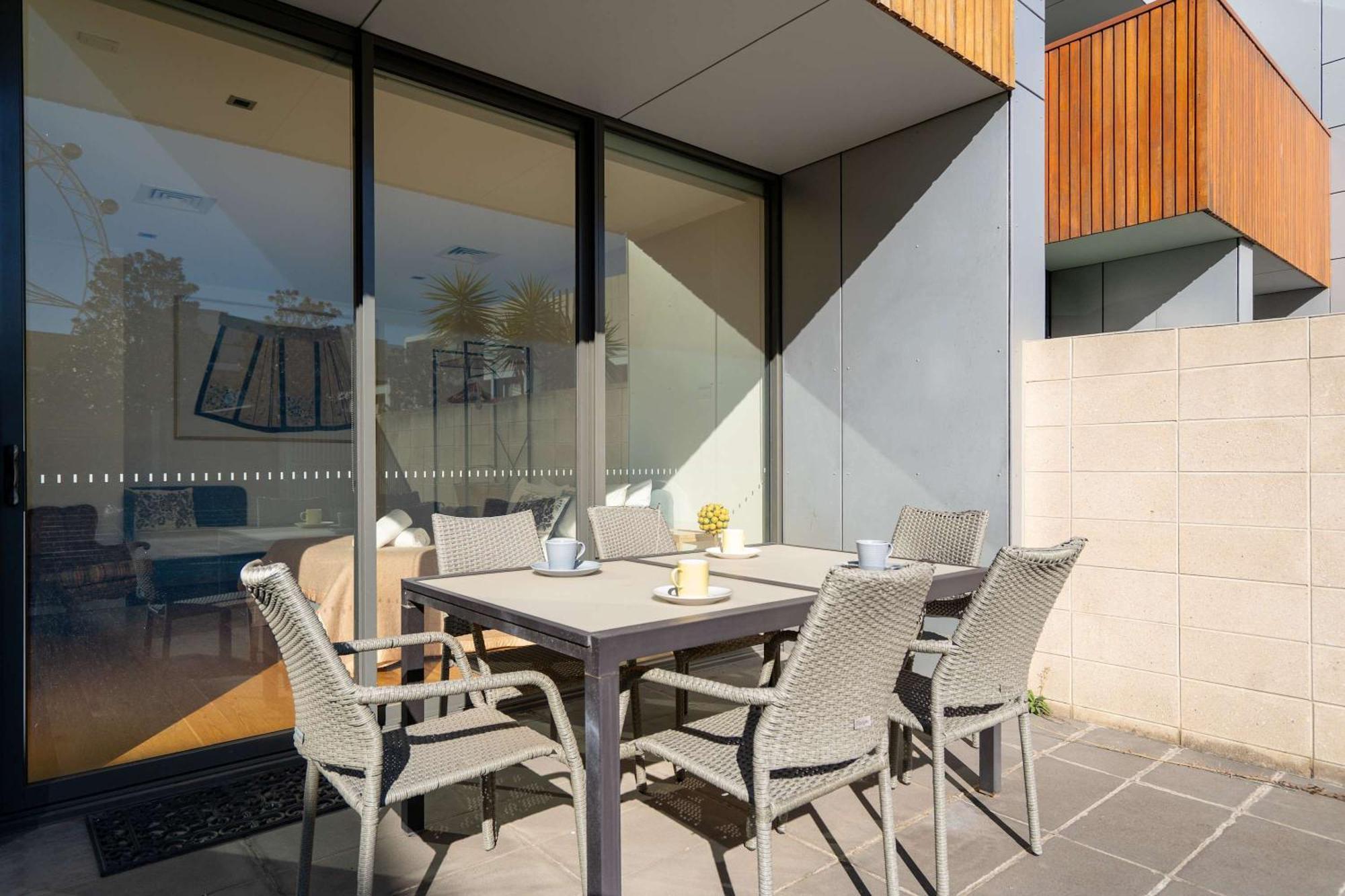 Luxury 4b Docklands Penthouse Water Views *