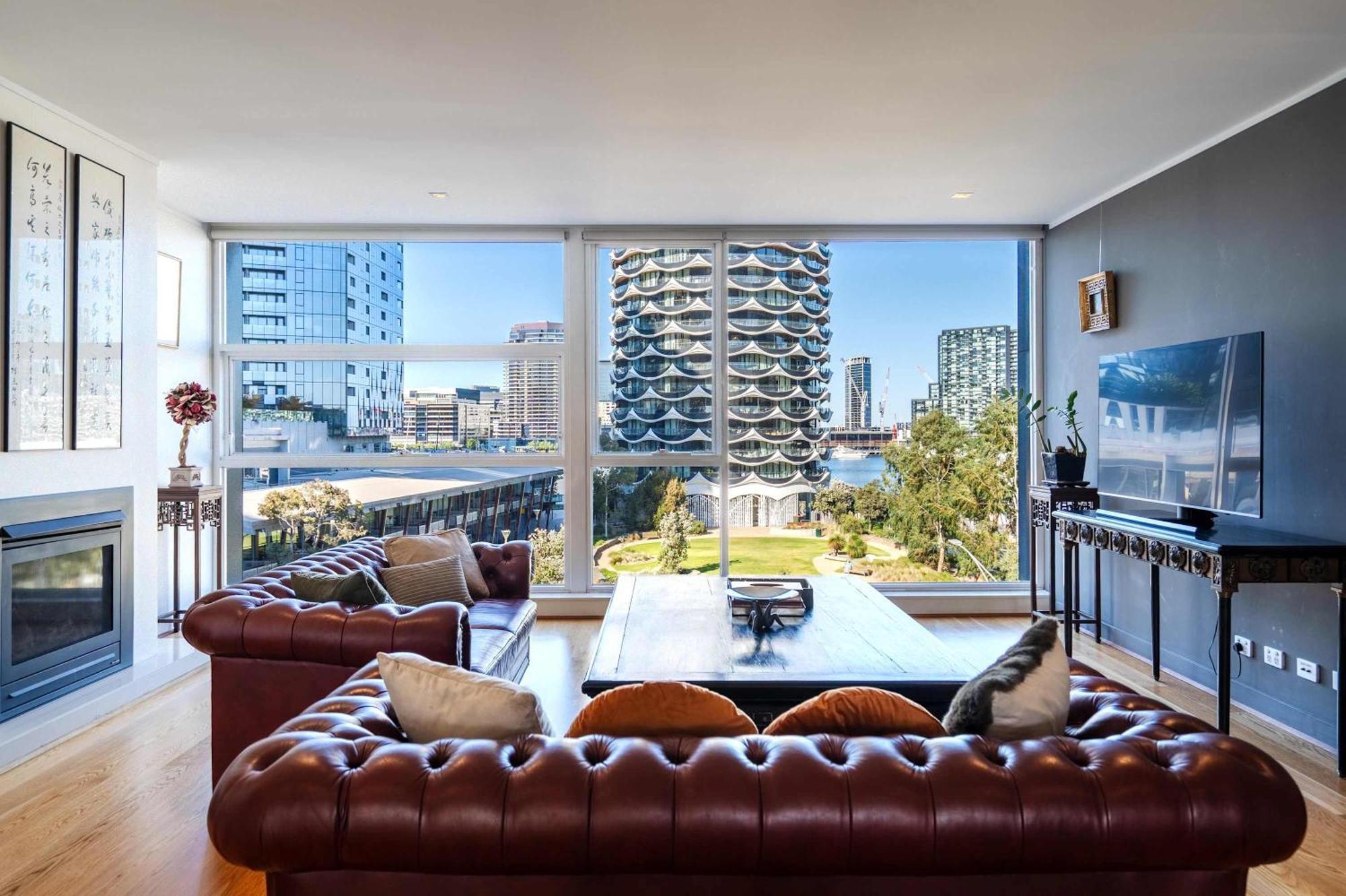 Luxury 4b Docklands Penthouse Water Views *