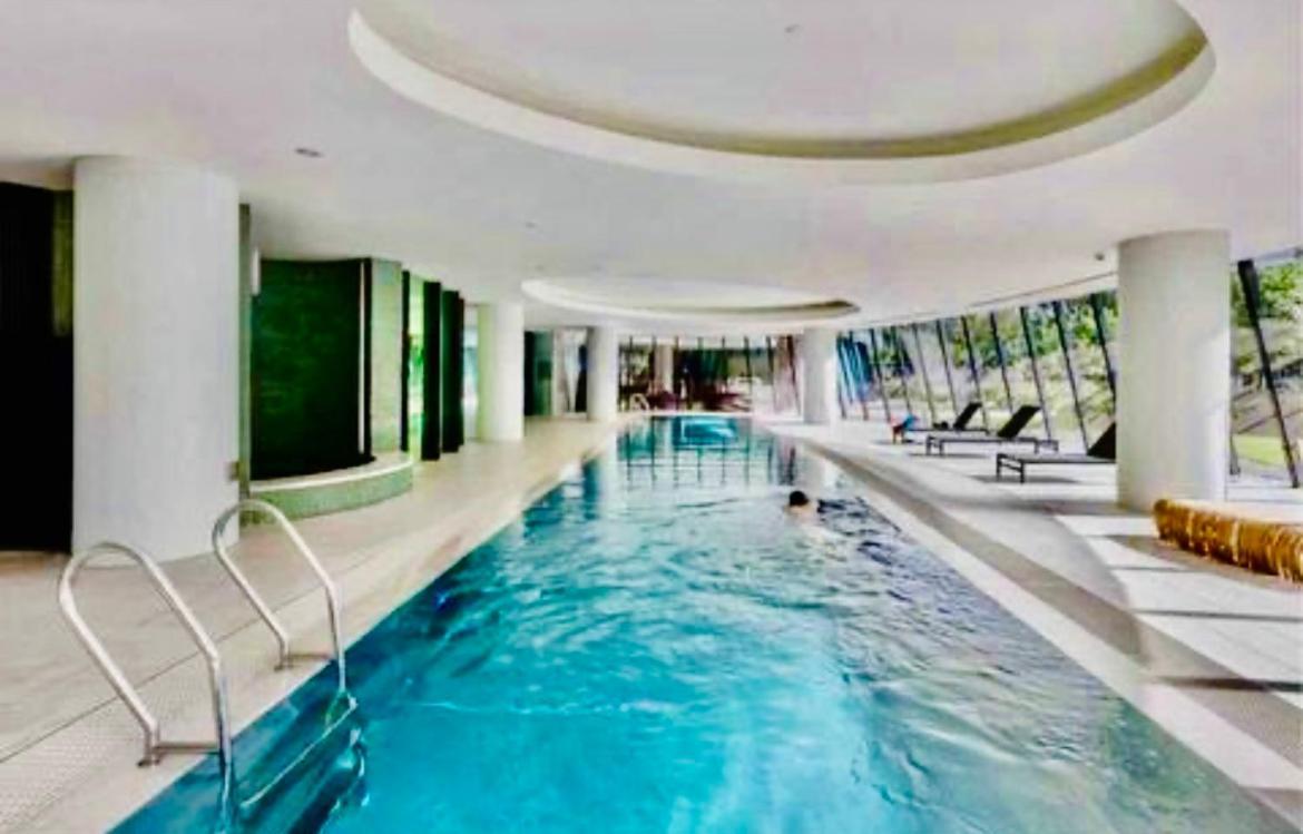 Apartment Yve 1401, Views To The Bay & Beyond. Melbourne