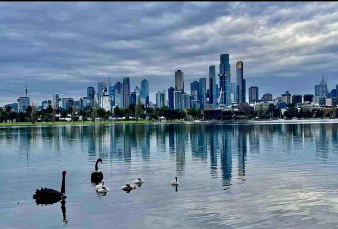 Yve 1401, Views To The Bay & Beyond. Melbourne